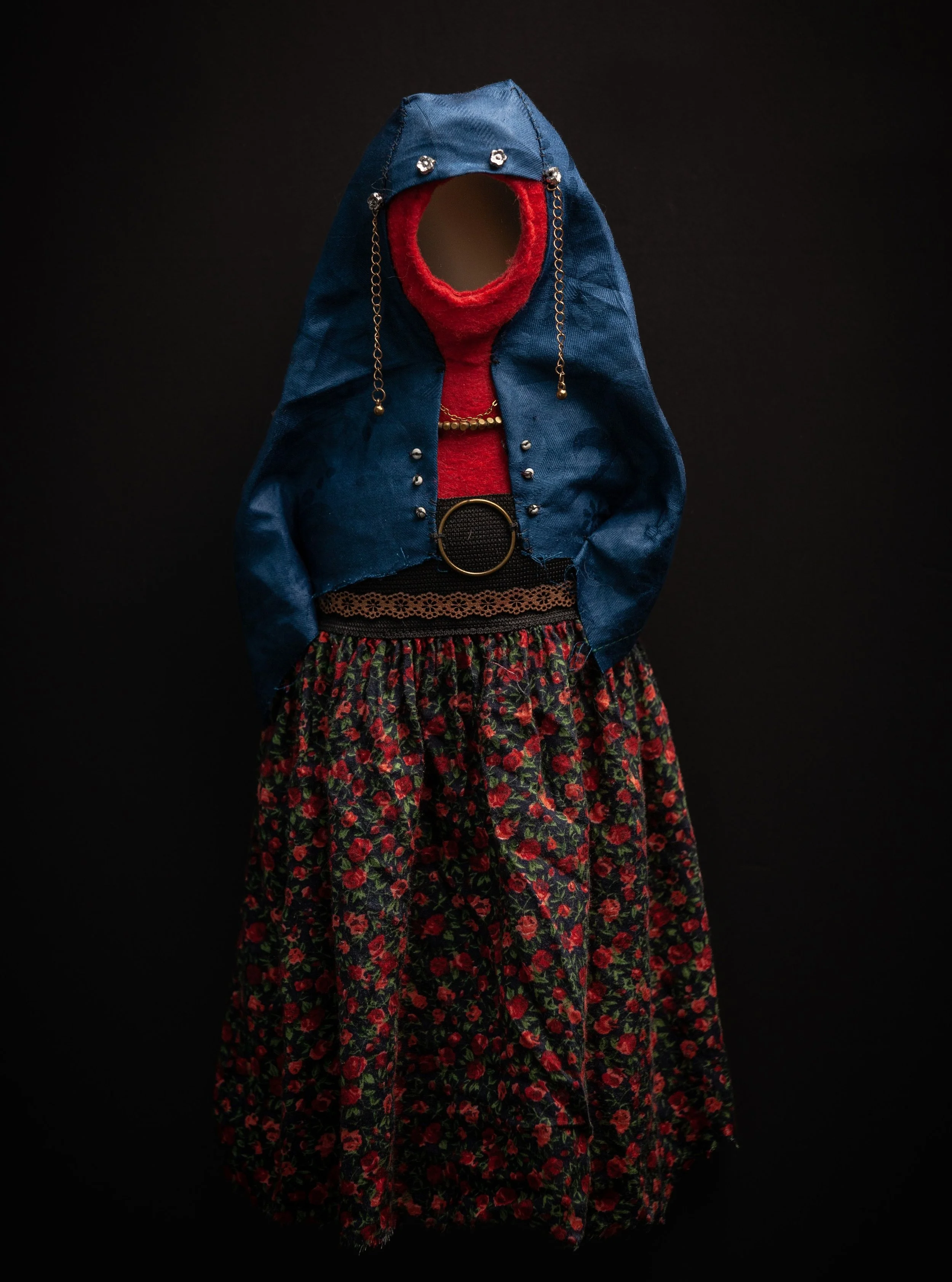Krasnaya,
multimedia, 16 x 6,5 x 3

#artdoll
#folkdoll
#slavicdoll