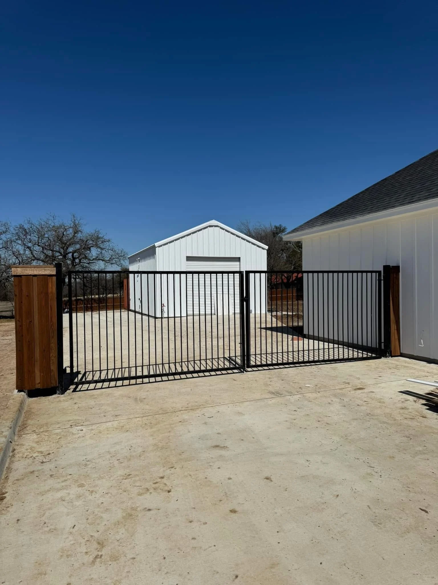 Gate