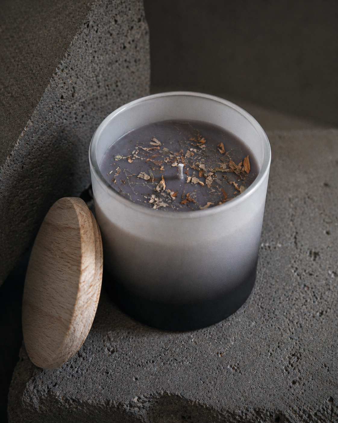 The Smoke Clearing Candle 10 oz