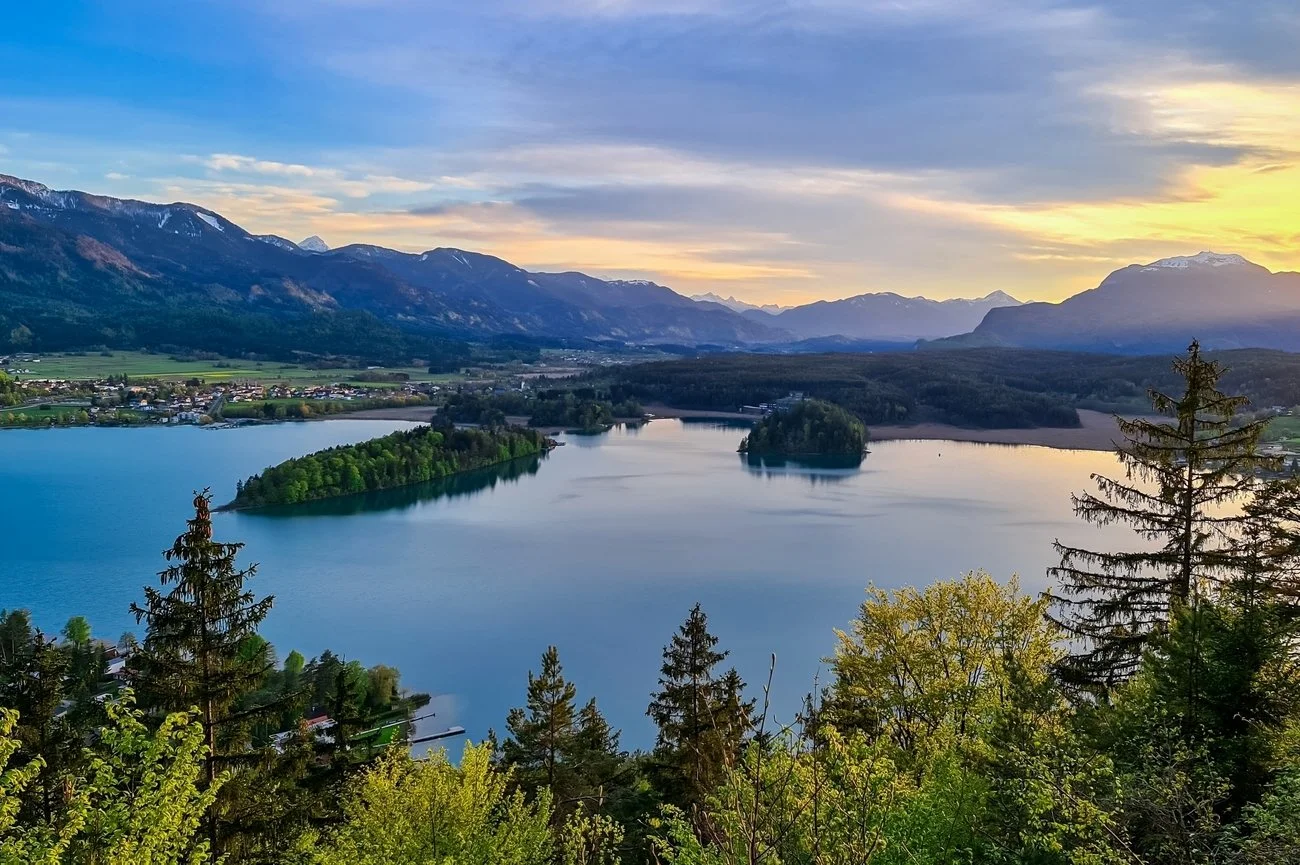 Lake Faak at sunset, Carinthia, Austria — one of the warm alpine lakes of the Wörthersee region.