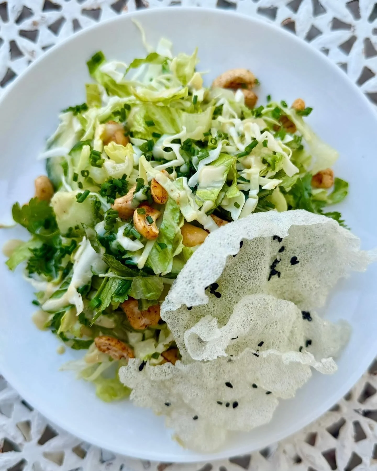 🥬Our herb crunch salad is a mixture of umami &amp; sweet, crunchy and cool with tons of fresh herbs mixed in, topped with a crackly rice sesame crisp 🤗