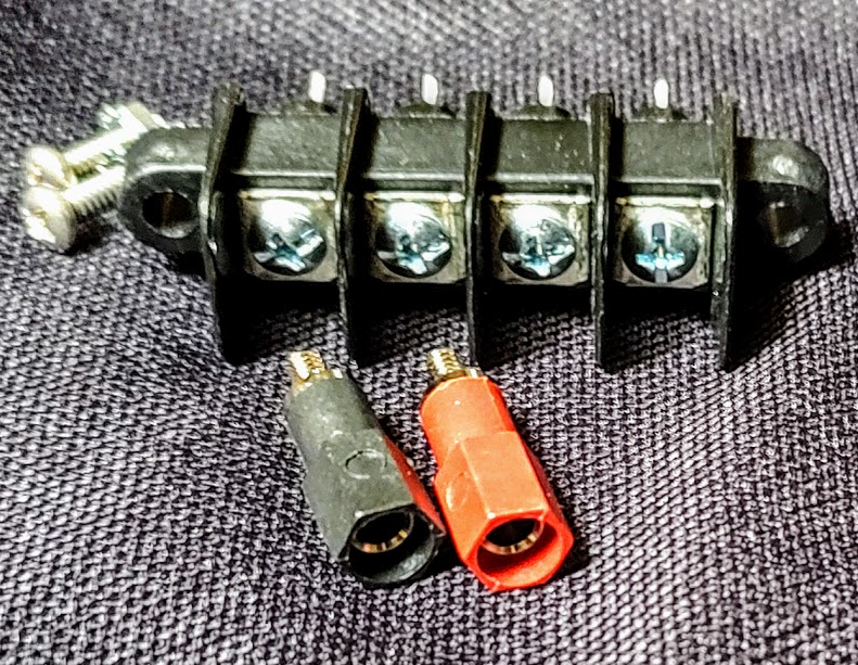 Pomona Banana Jack Adapters, 2 Red / 2 Black