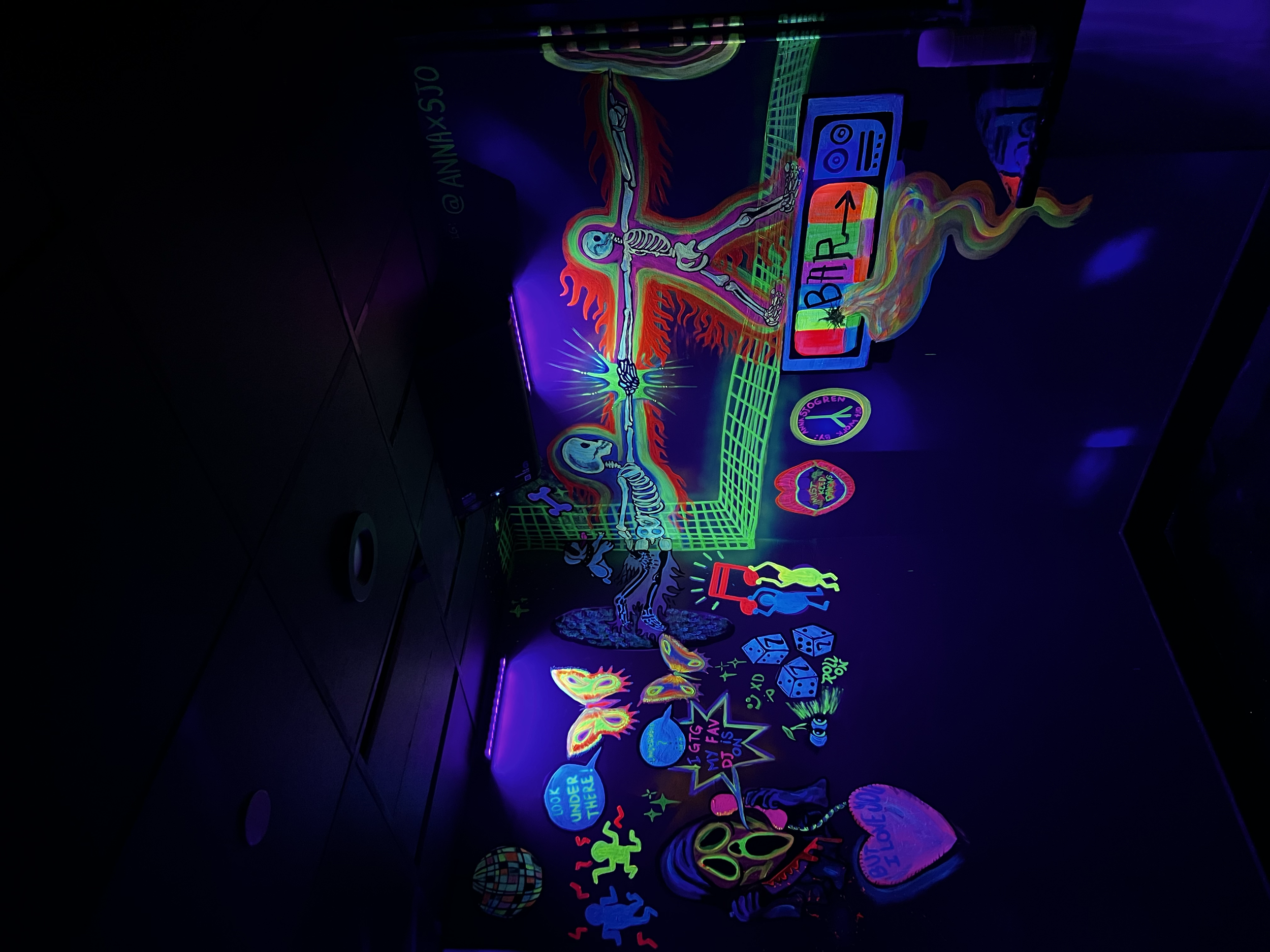 UV Blacklight paint in EDM Club 