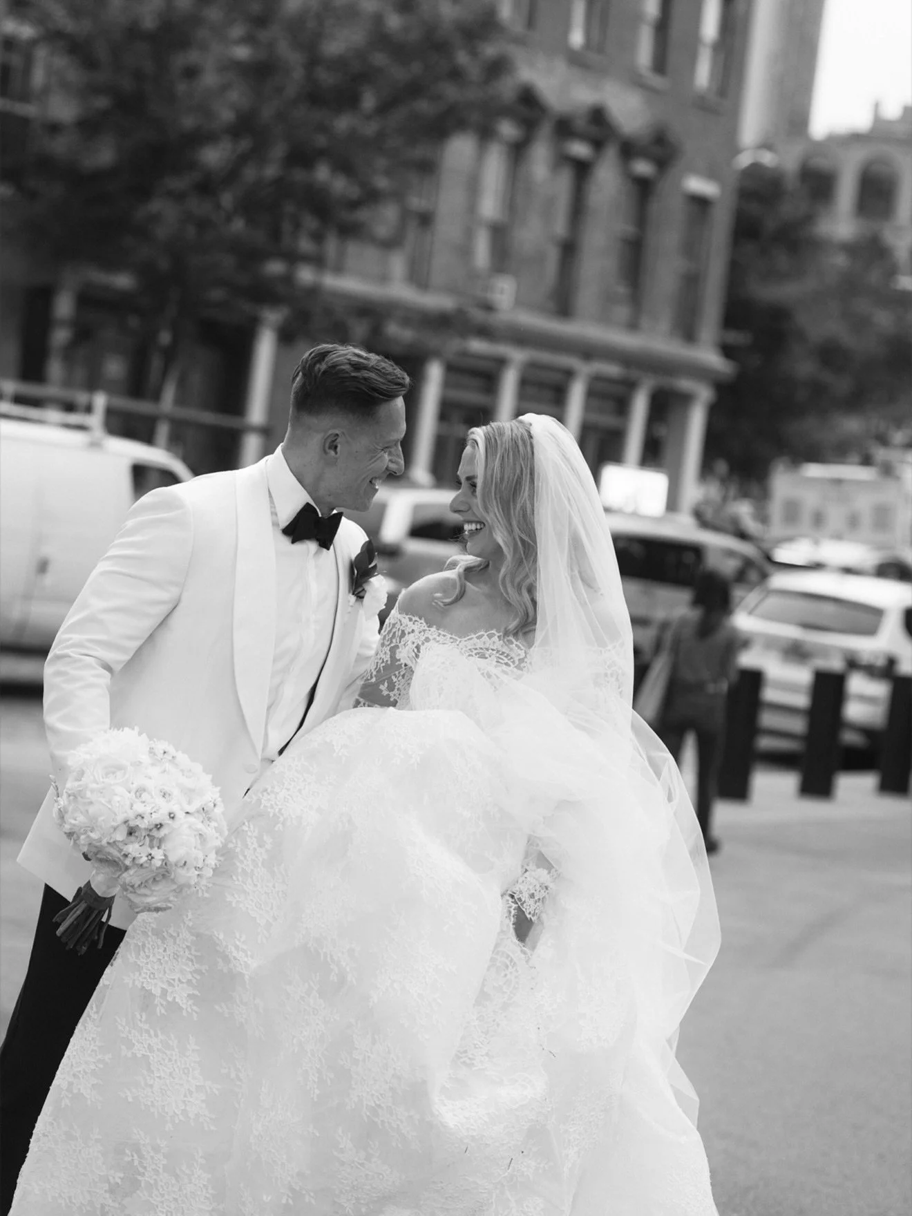 When couples fully trust, you feel it in every frame. 🤍

Venue @therivercafe 
Gown @moniquelhuillierbride 
Hair &amp; Makeup @beautyiconnyc 
Florals @jtesta_designs 
Video @katiarepinafilms 
Getting ready @1hotel.bklynbridge 

#gardenceremony #cerem