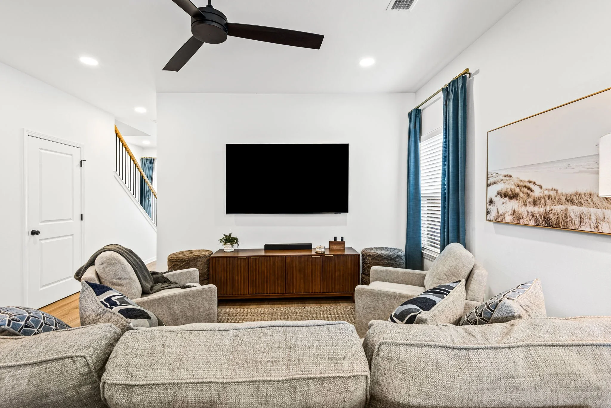 Living Room w/ 75" TV