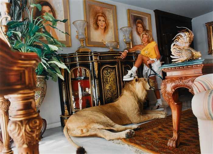 Untitled #23 (Ricas y Famosas)