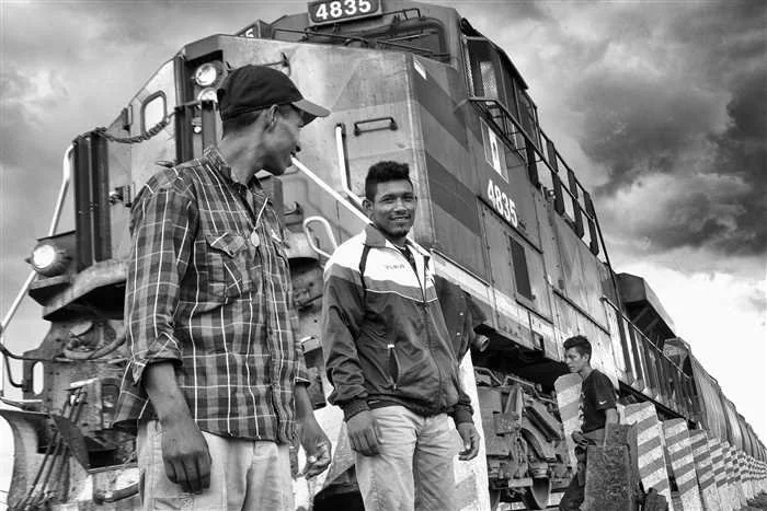 Waiting for the Train La Bestia