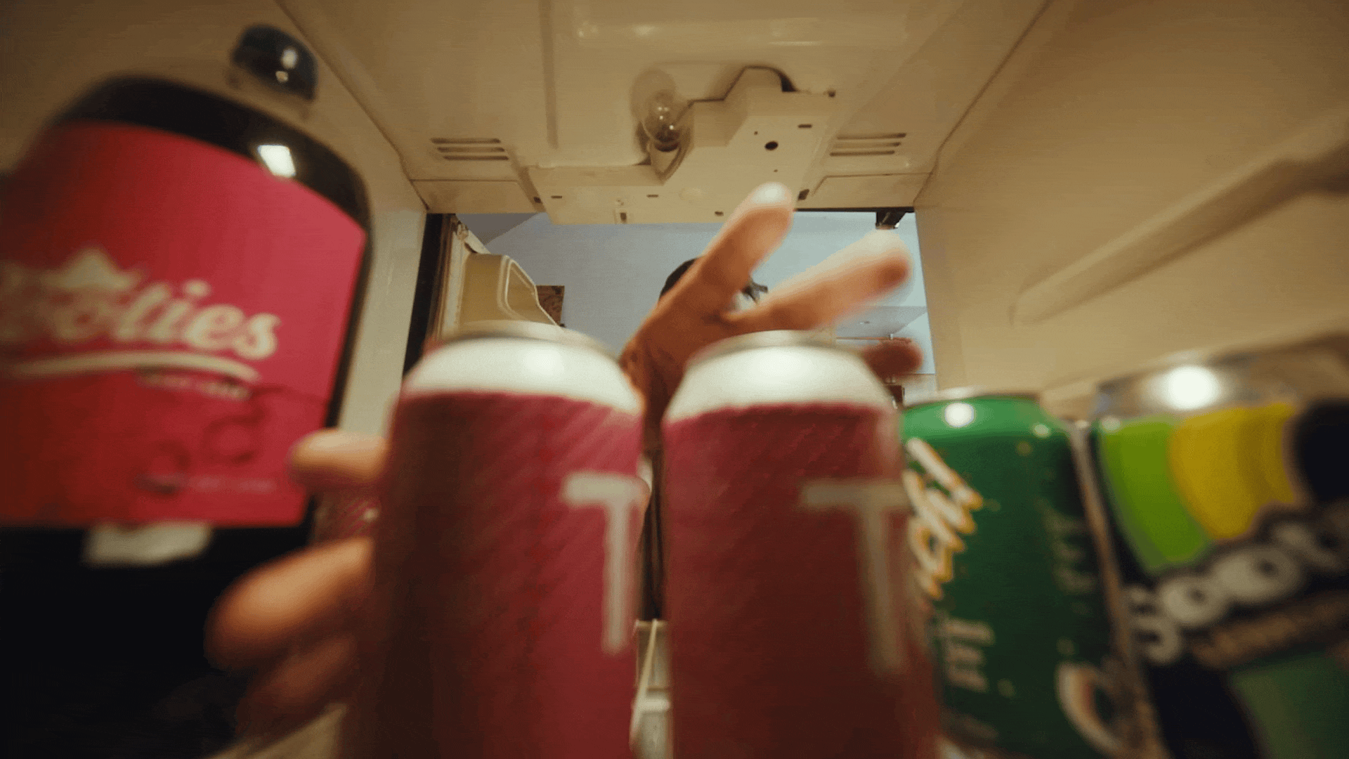 TMO_HSI_RVL_Garage_YouTube_EL_16x9_v09_Agency.gif