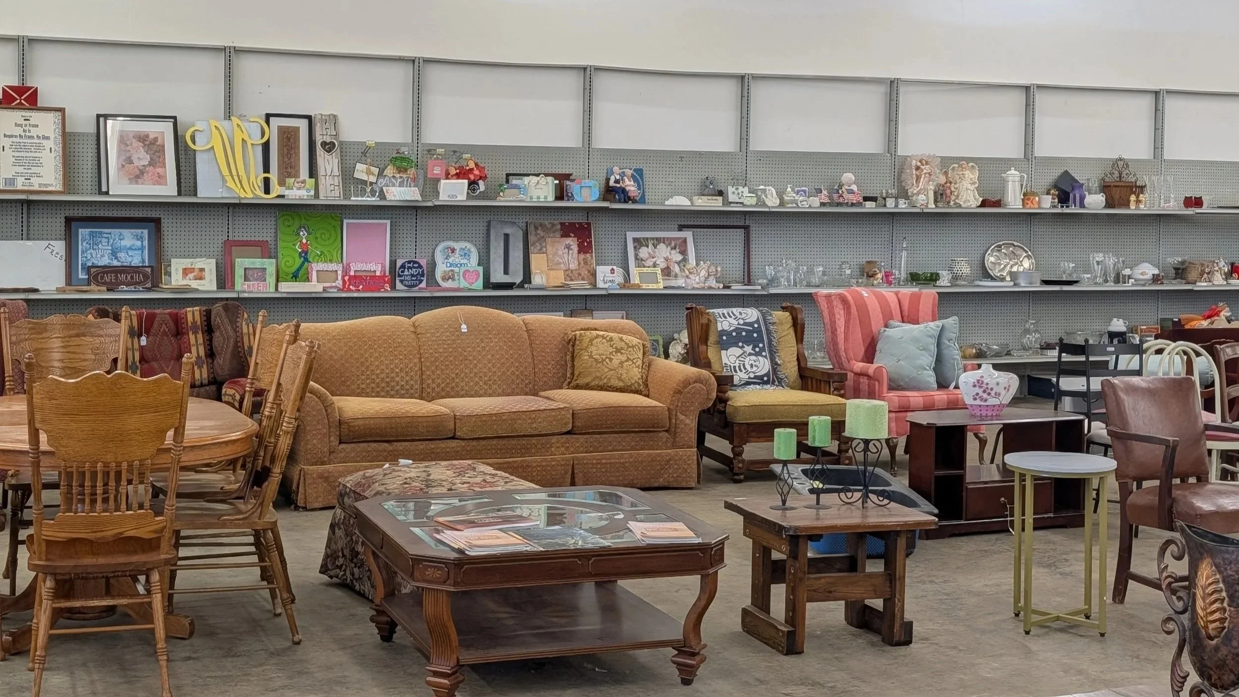 Furniture & Knickknacks