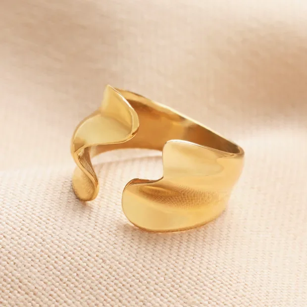 Open Wave Adjustable Ring in Gold