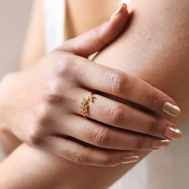 65696 adjustable-sterling-silver-crystal-fern-leaf-ring-gold-4x3a1109-620x620.webp