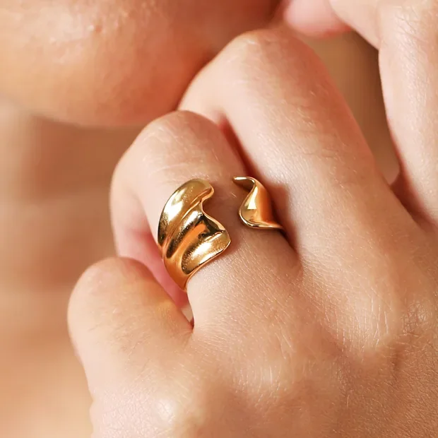 74528 gold-stainless-steel-open-wave-adjustable-ring-gold-4x3a6156-copy2-620x620.webp