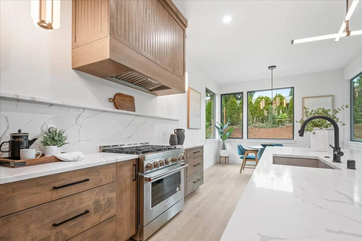 modern-kitchen-custom-hood-surround-vancouver-wa.jpg