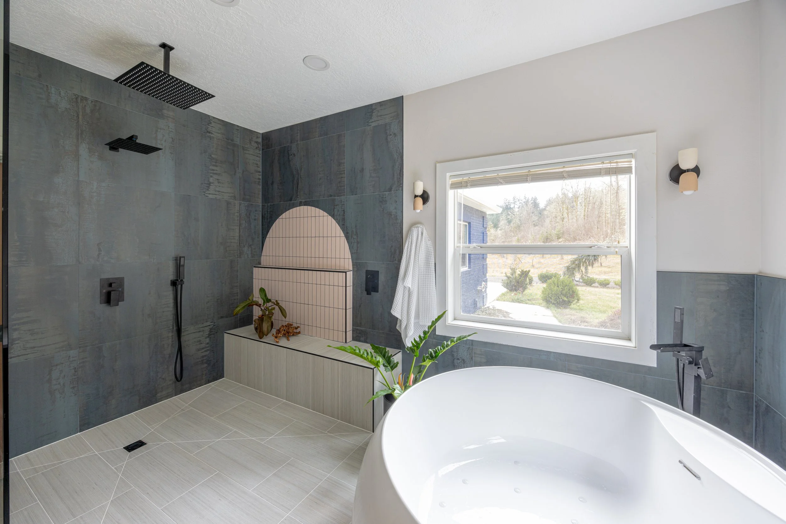 bathroom-design-walk-in-shower-circular-bathtub-pacific-nw.jpg