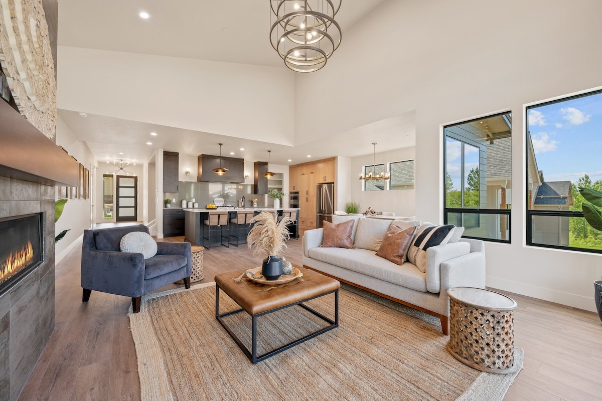 modern-living-room-vaulted-ceiling-chandelier-pacific-nw.jpg