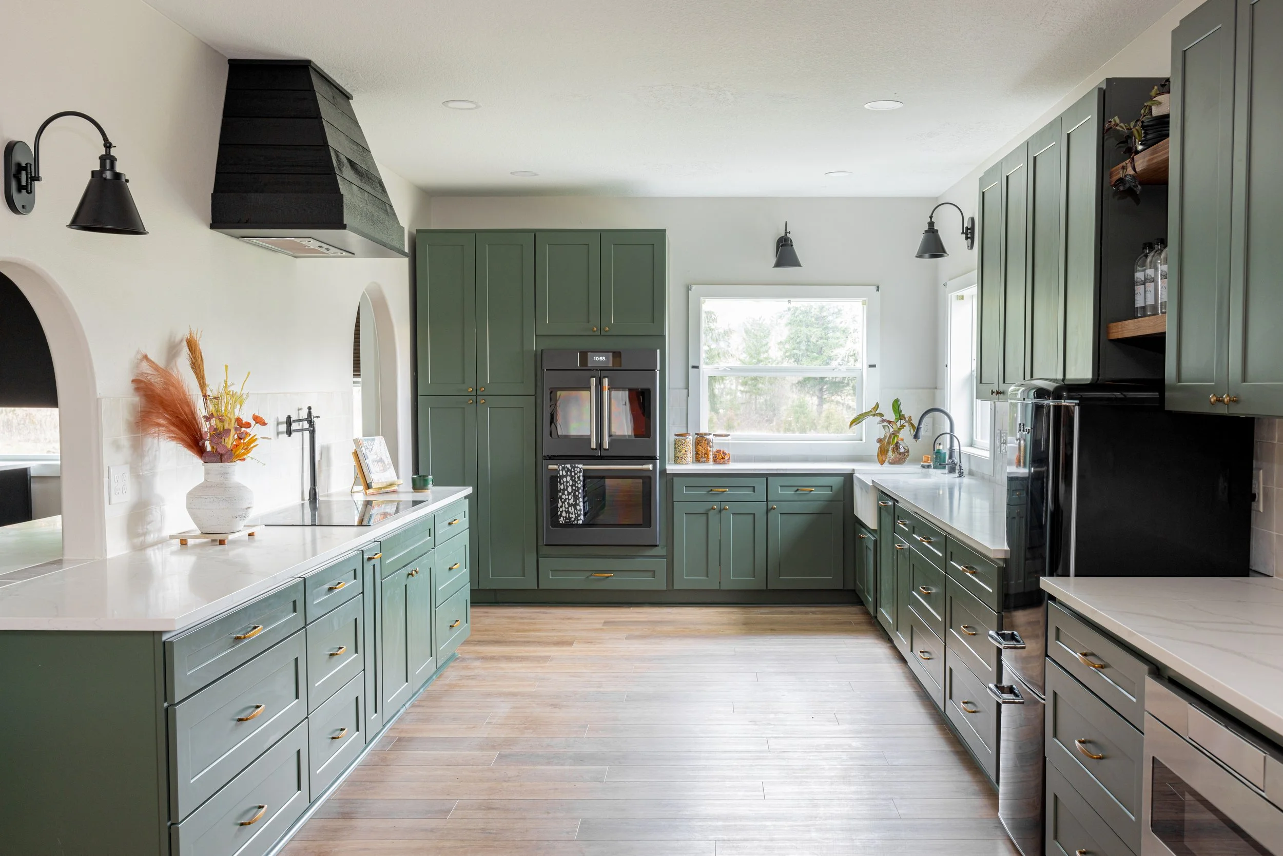 gourmet-kitchen-double-oven-custom-hood-surround-washington.jpg