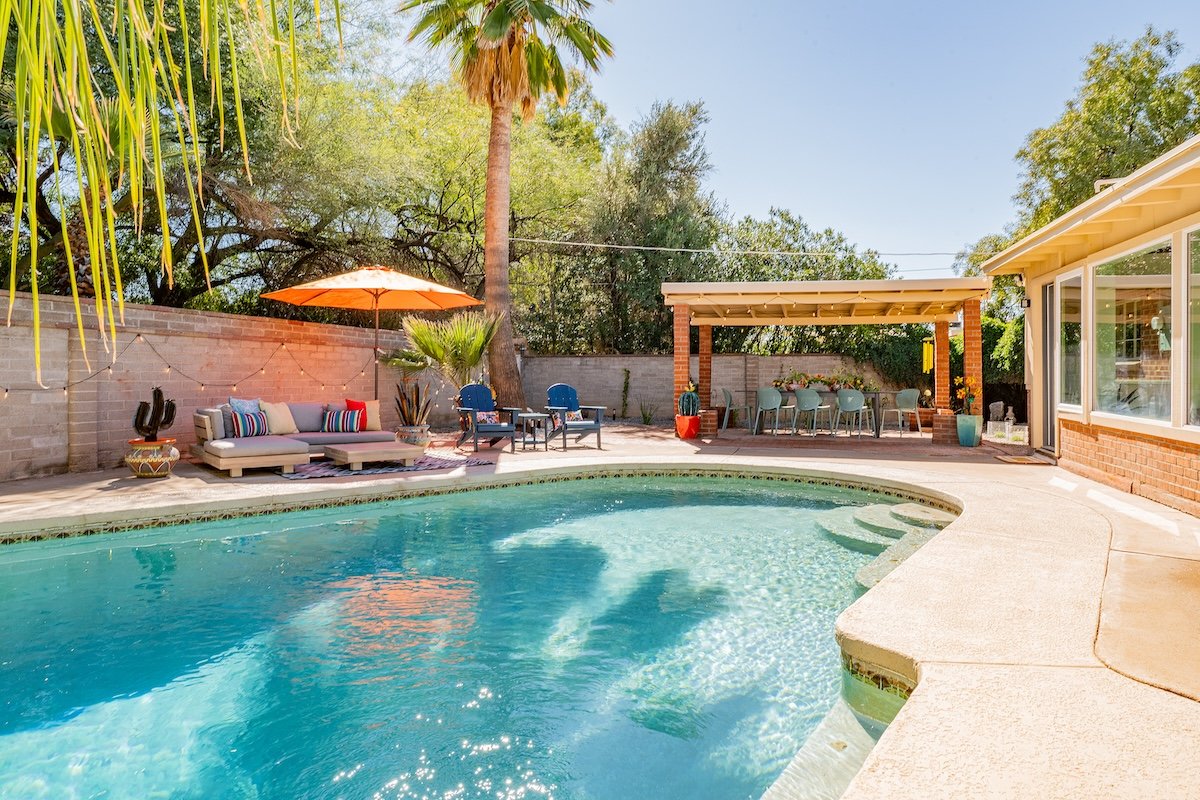 outdoor-dining-palm-tree-pool-tucson-arizona.jpeg