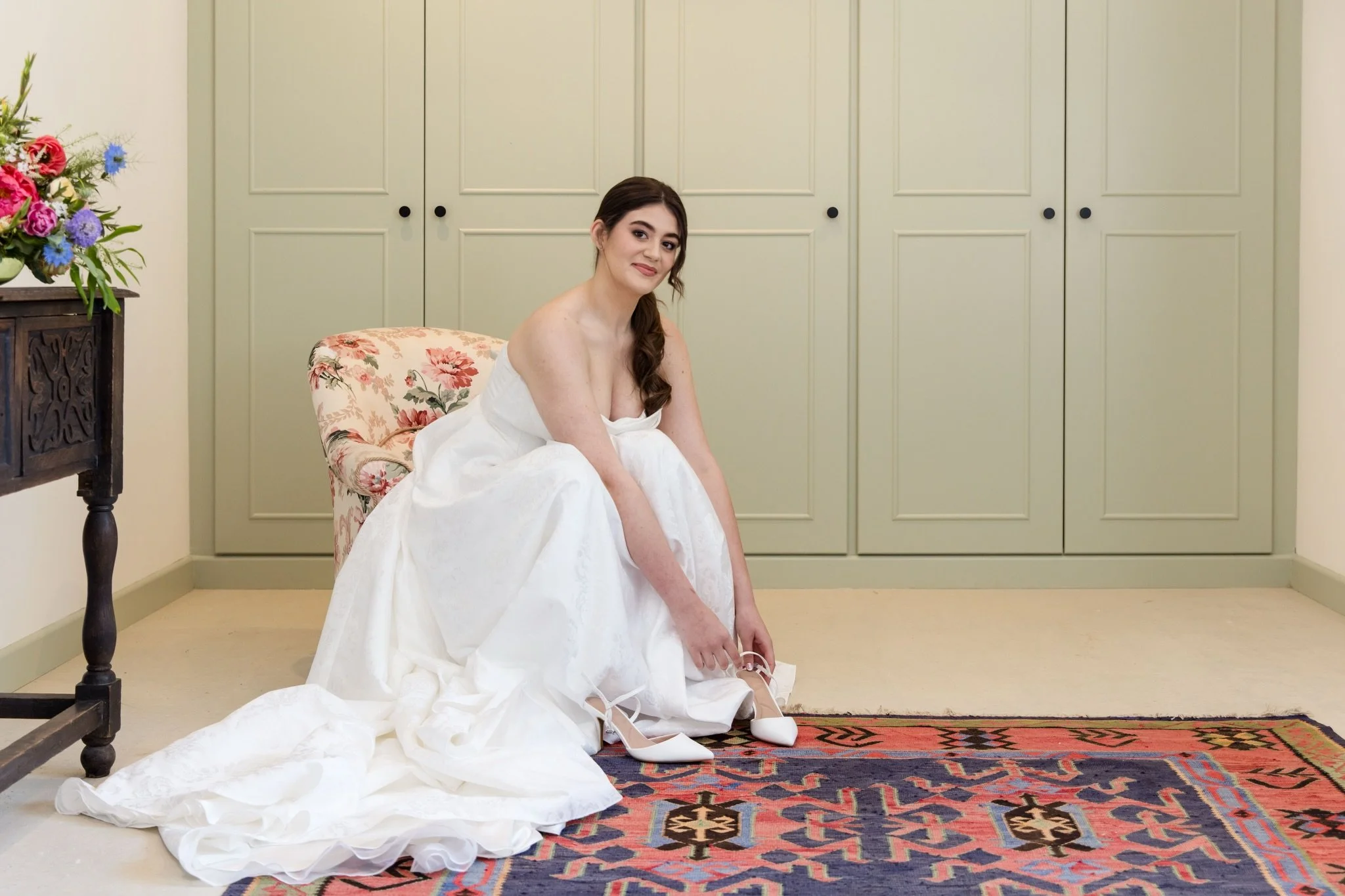 Elevating beauty for her most iconic day 🤍

Venue - @barn_hallcourtfarm 
Planner - @honour_and_pop 
Photographer - @elizabethwattsphotography 
Content Creator - @frametwentythree 
Dresses - @idofrocks 
Florist - @flowersbyhelenelizabeth 
Model - @ev