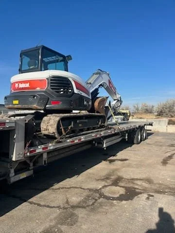 Mini excavator hauled safely and on time – Prime Load Solutions best rates heavy haul