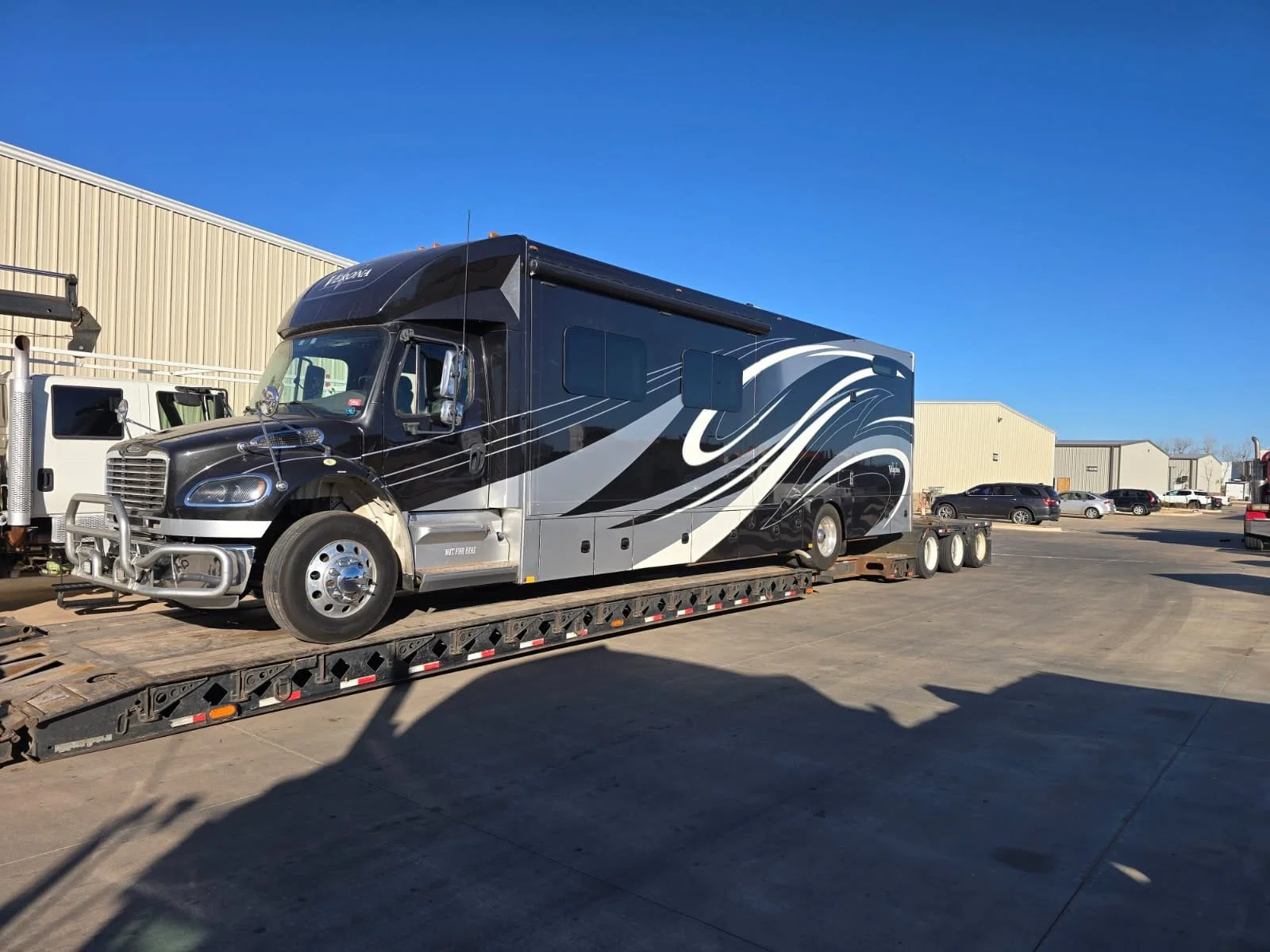Oversize RV transported safely with the best rates – Prime Load Solutions heavy haul