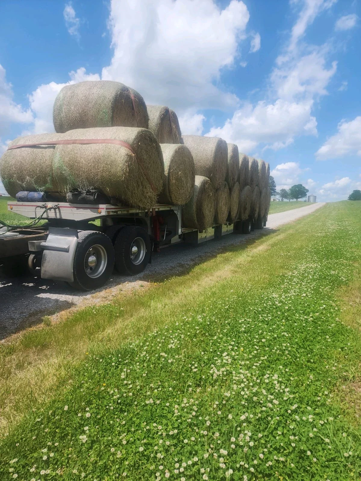 Hay bales delivered on time via hotshot – Prime Load Solutions safe transport service