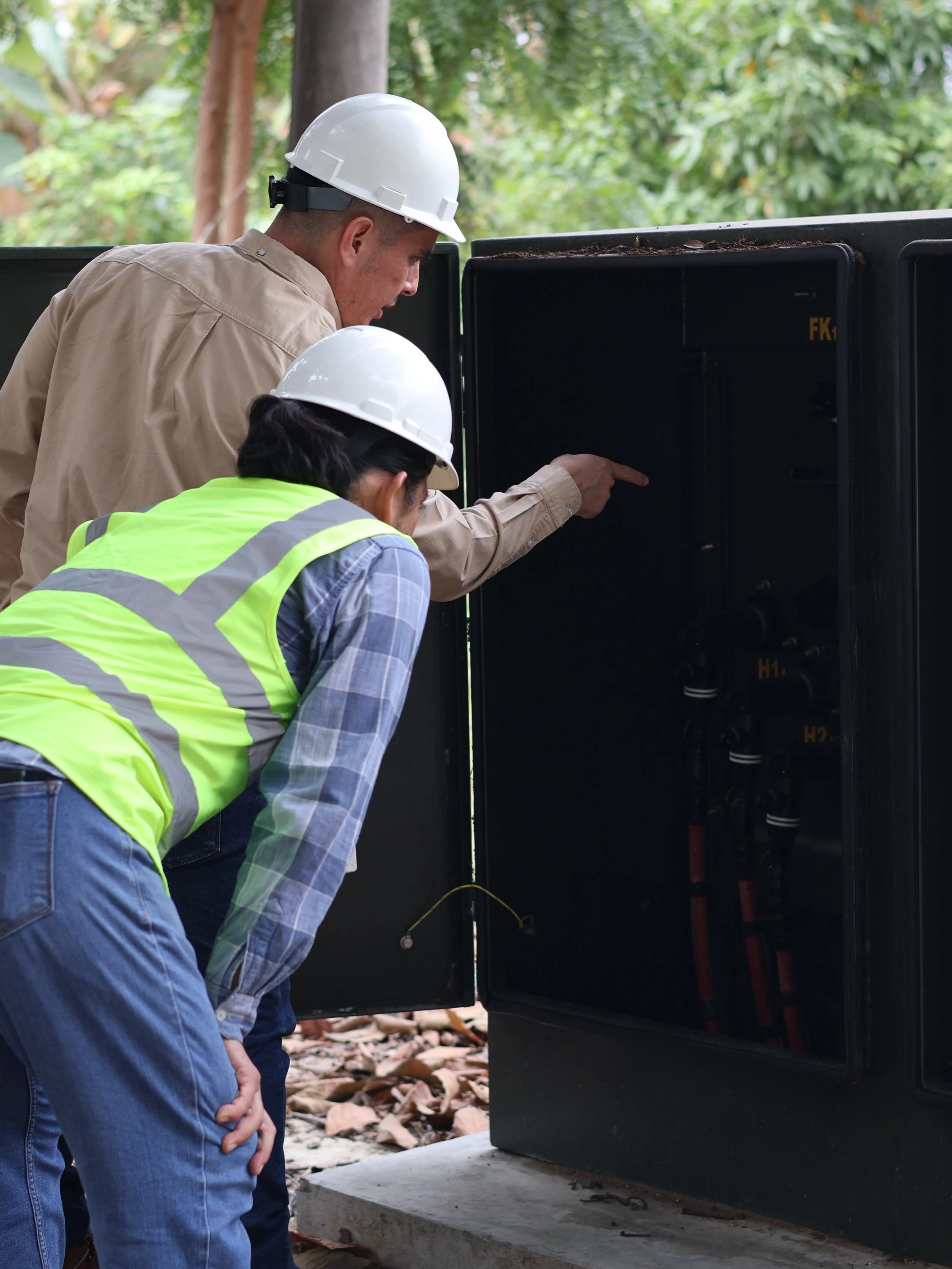 Soluciones de ingeniería eléctrica, proyectos eléctricos residenciales y comerciales, instalaciones eléctricas, modelado BIM eléctrico, calidad de energía y factor de potencia para reducir multas en la planilla eléctrica además servicios de mantenimi