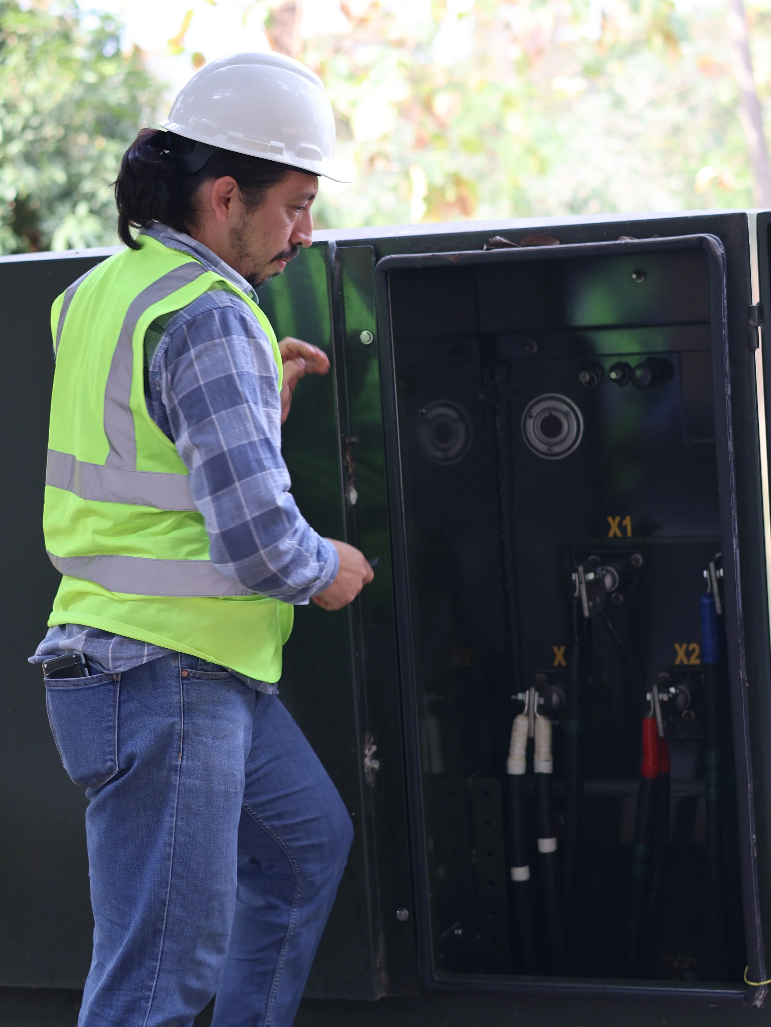 Soluciones de ingeniería eléctrica, proyectos eléctricos residenciales y comerciales, instalaciones eléctricas, modelado BIM eléctrico, calidad de energía y factor de potencia para reducir multas en la planilla eléctrica además servicios de mantenimi