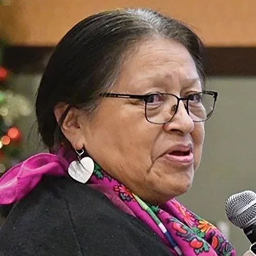 Photo of Louise E. Dixey.