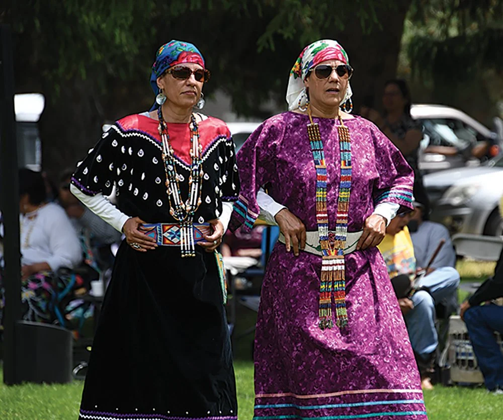 MalaniaGuzmanandsister.jpg