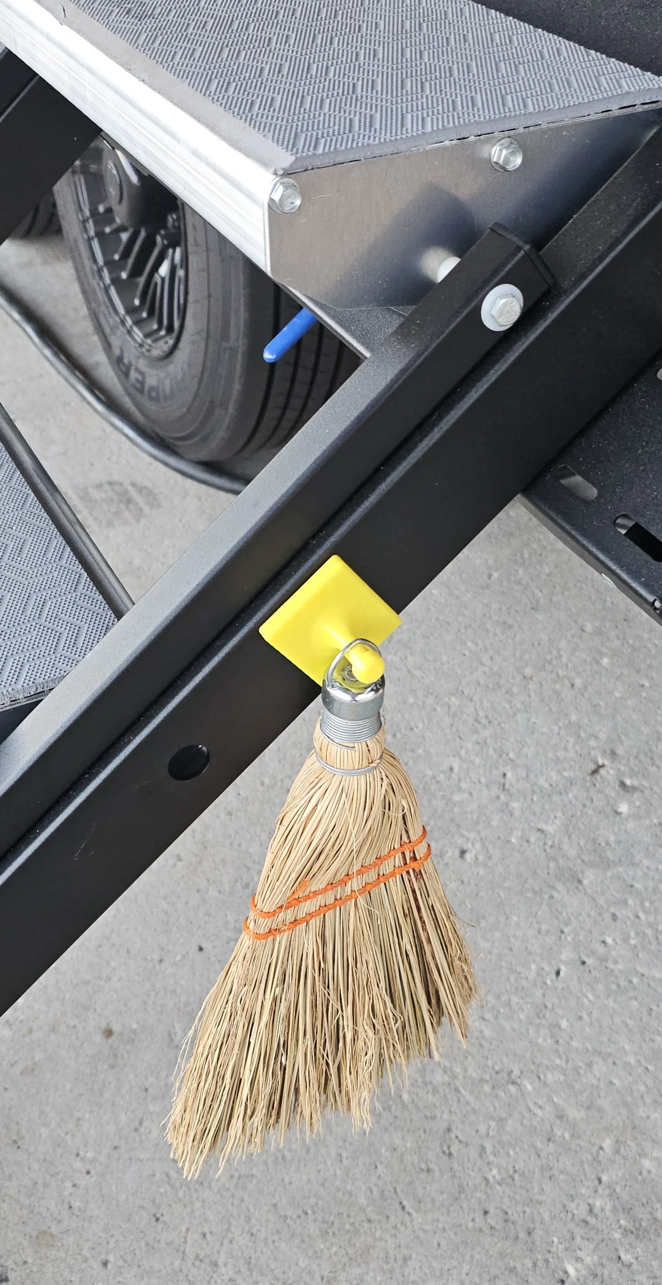 Broom Holder 2.jpg
