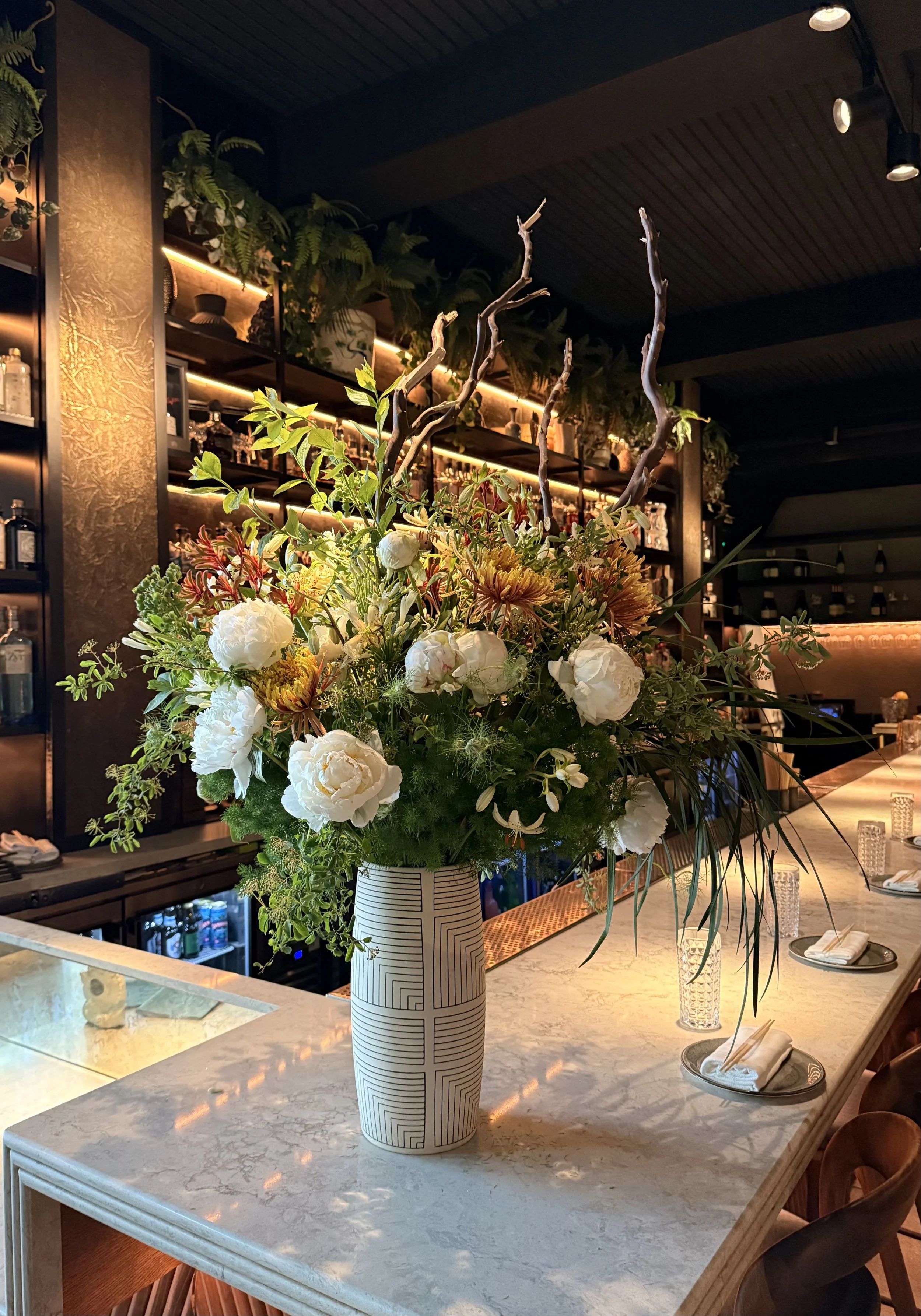 An event for House of Suntory's High Ball week in Miami located at Kyu Miami. The inspiration were the colors of the Toki bird and the amber tones of the whisky. The floral selection is inspired by the Japanese woodblock prints: Peonies, Lilies, Bare