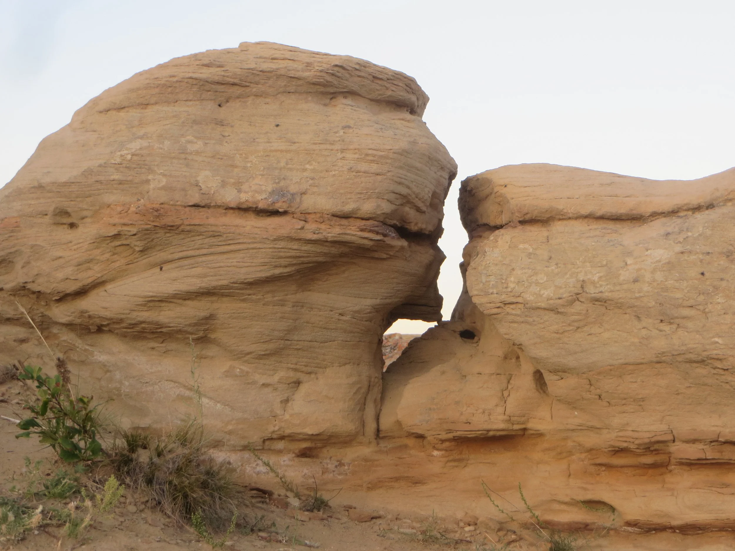 That kiss carved in stone.
