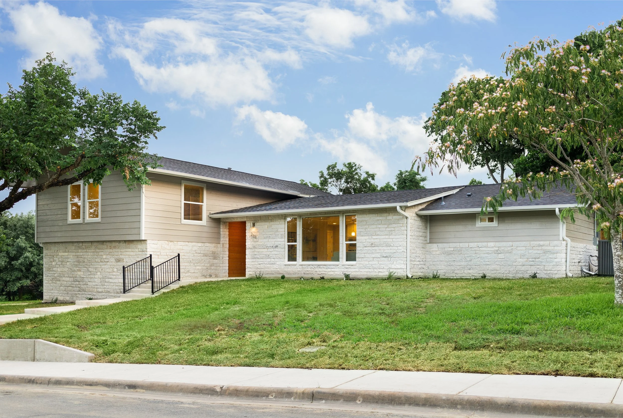 2211 Vanderbilt Ln (02 of 22).jpg