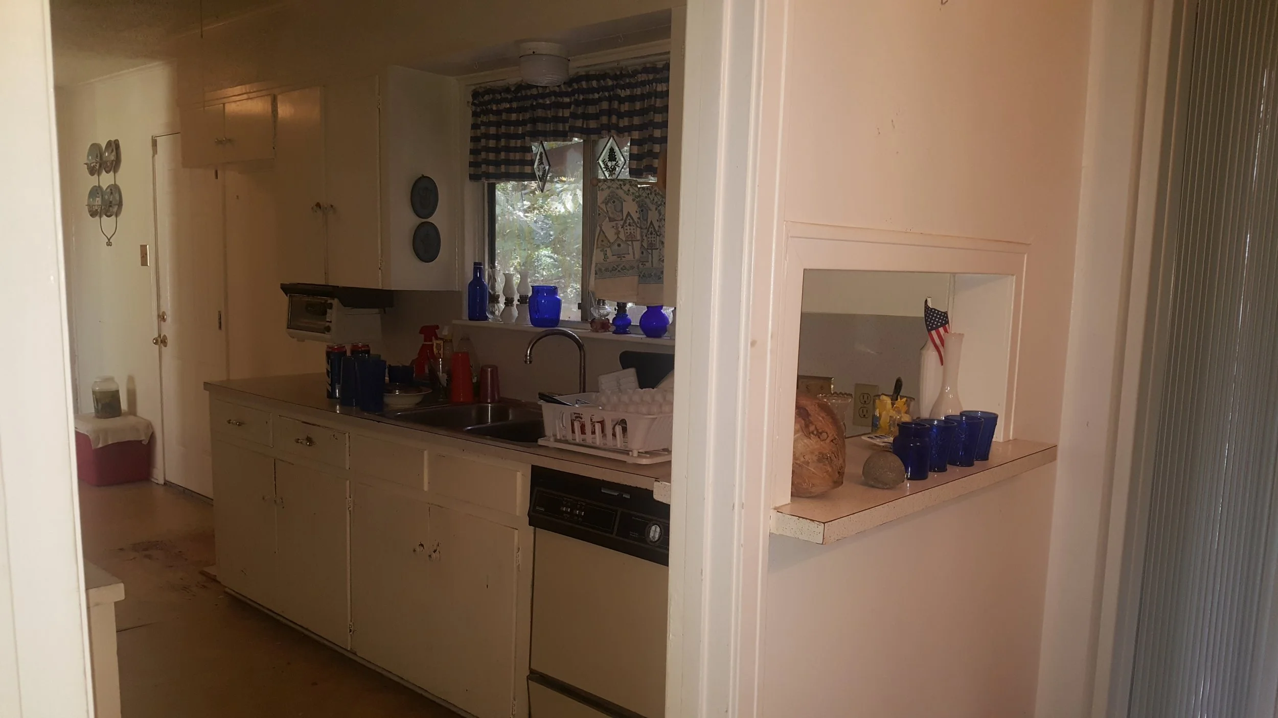 2211 Vanderbilt - Old - Kitchen 4.jpg