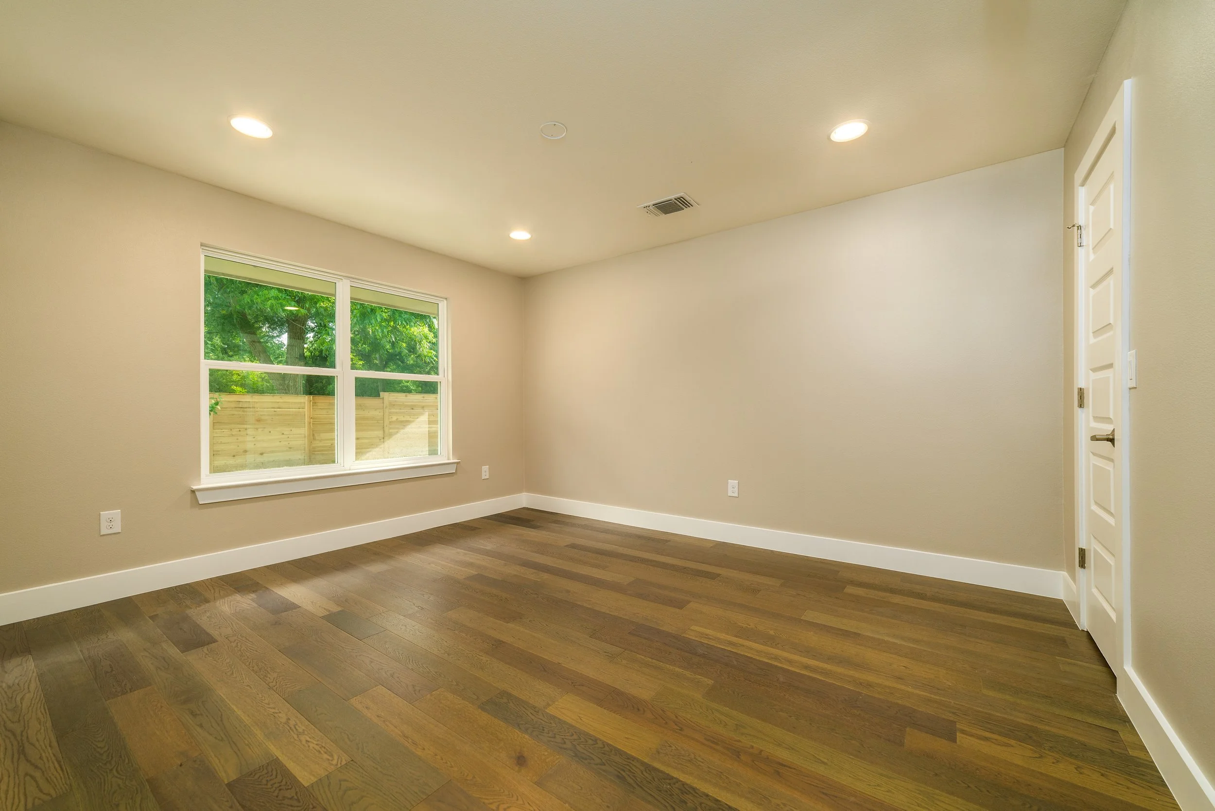 2211 Vanderbilt Ln (11 of 22).jpg