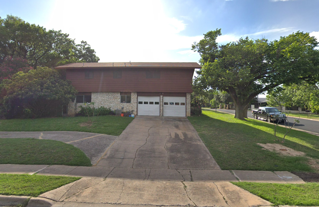 2211 Vanderbilt - Old - Side of House.png