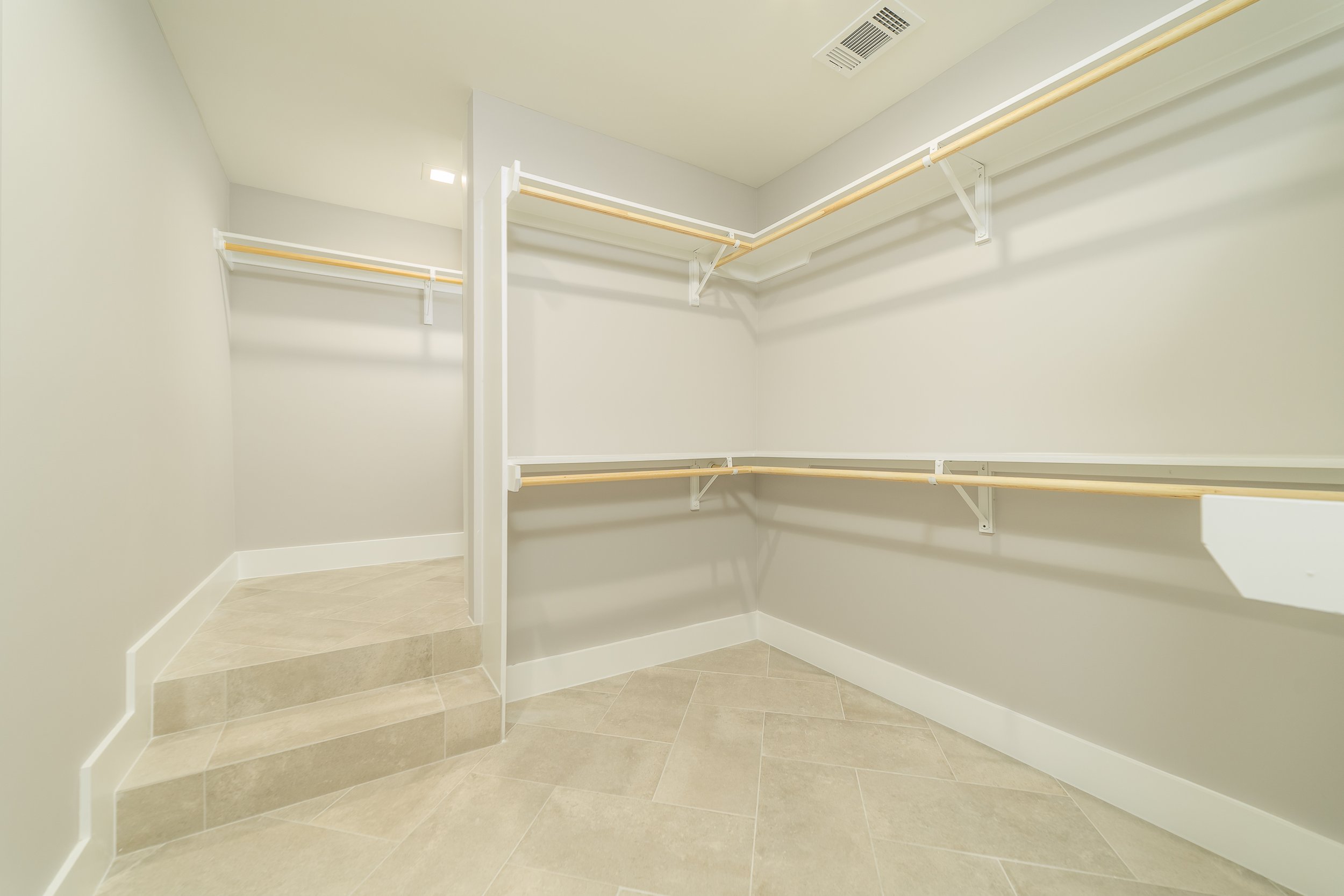 2010 Homedale Dr (14 of 19).jpg