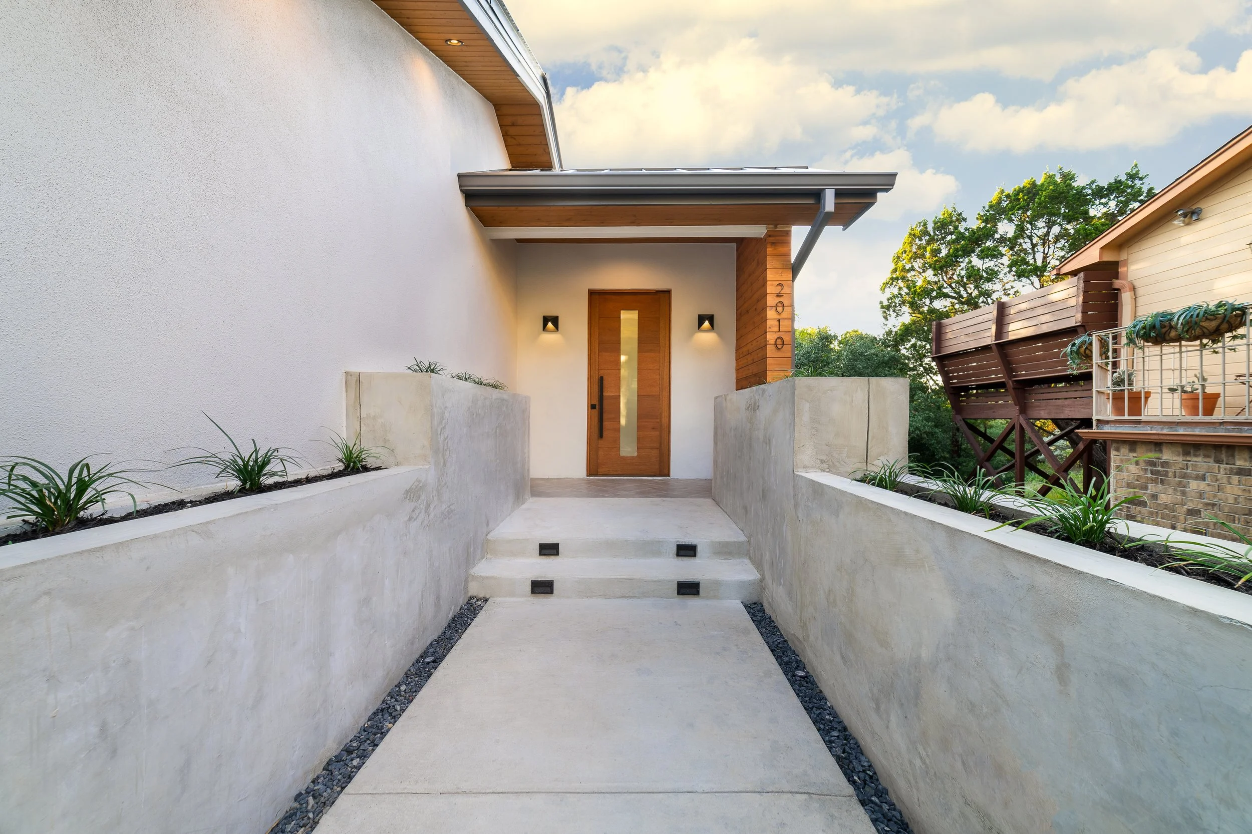 2010 Homedale Dr (02 of 19).jpg