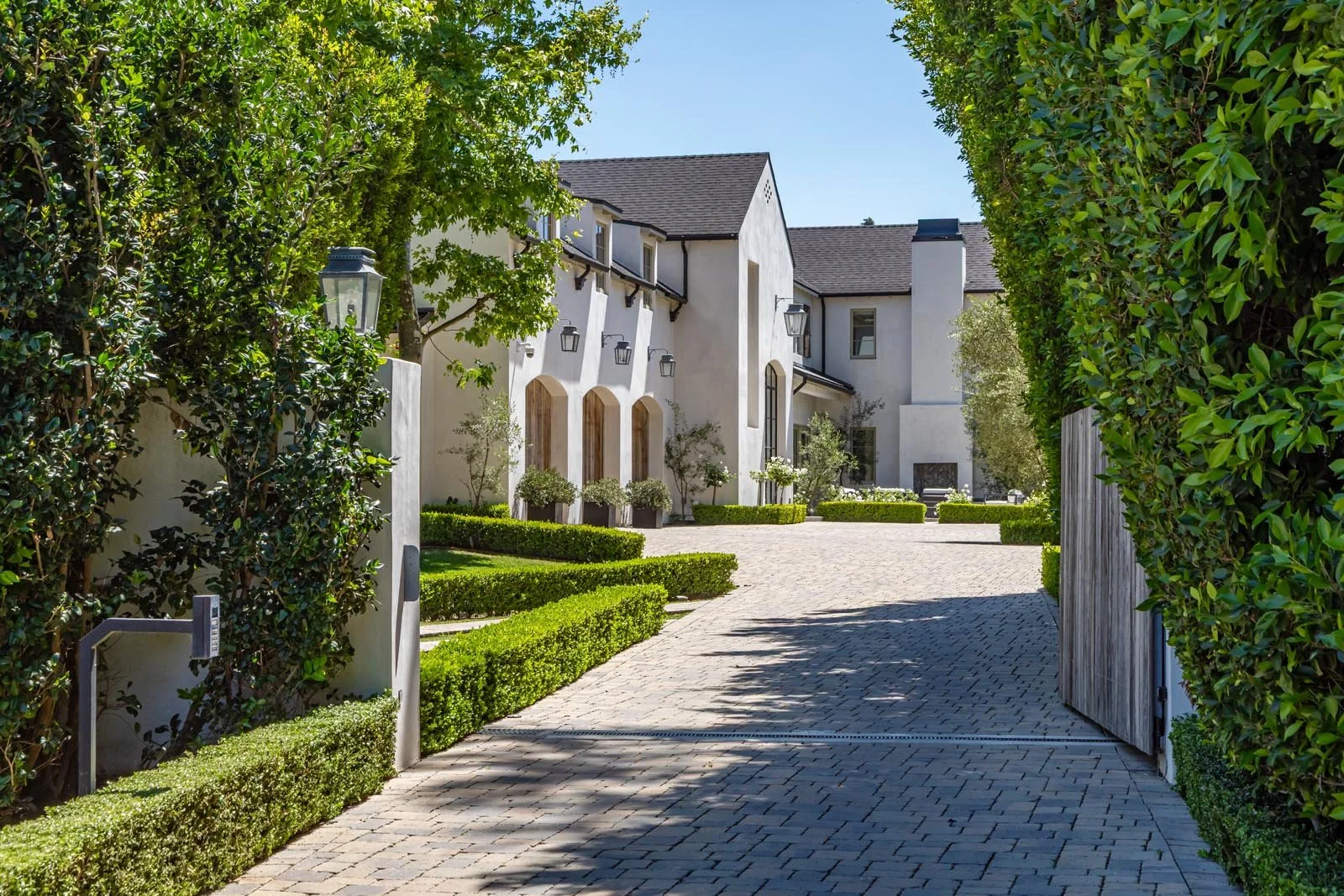 11951PinnaclePlace010a.jpg
