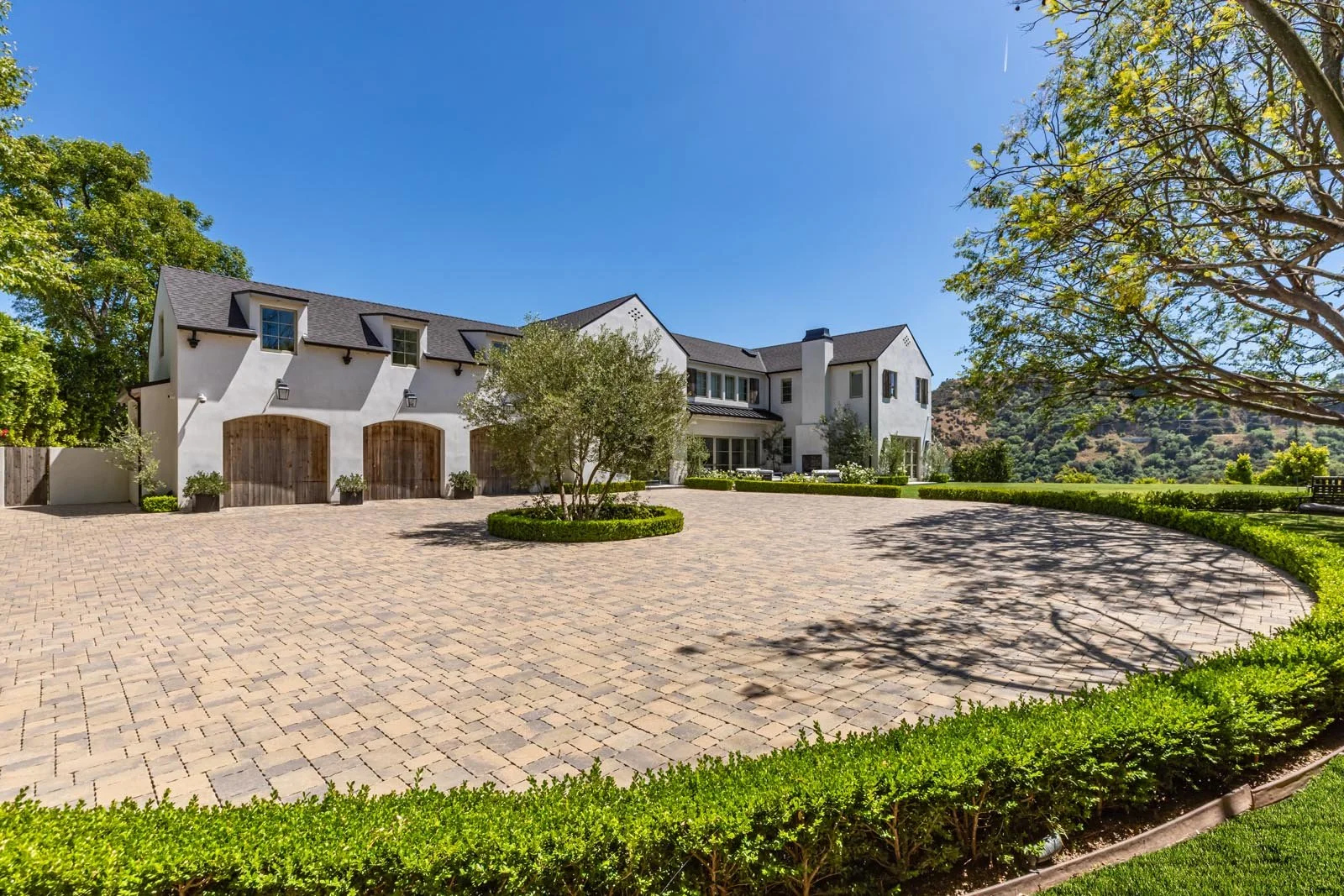 11951PinnaclePlace013a.jpg