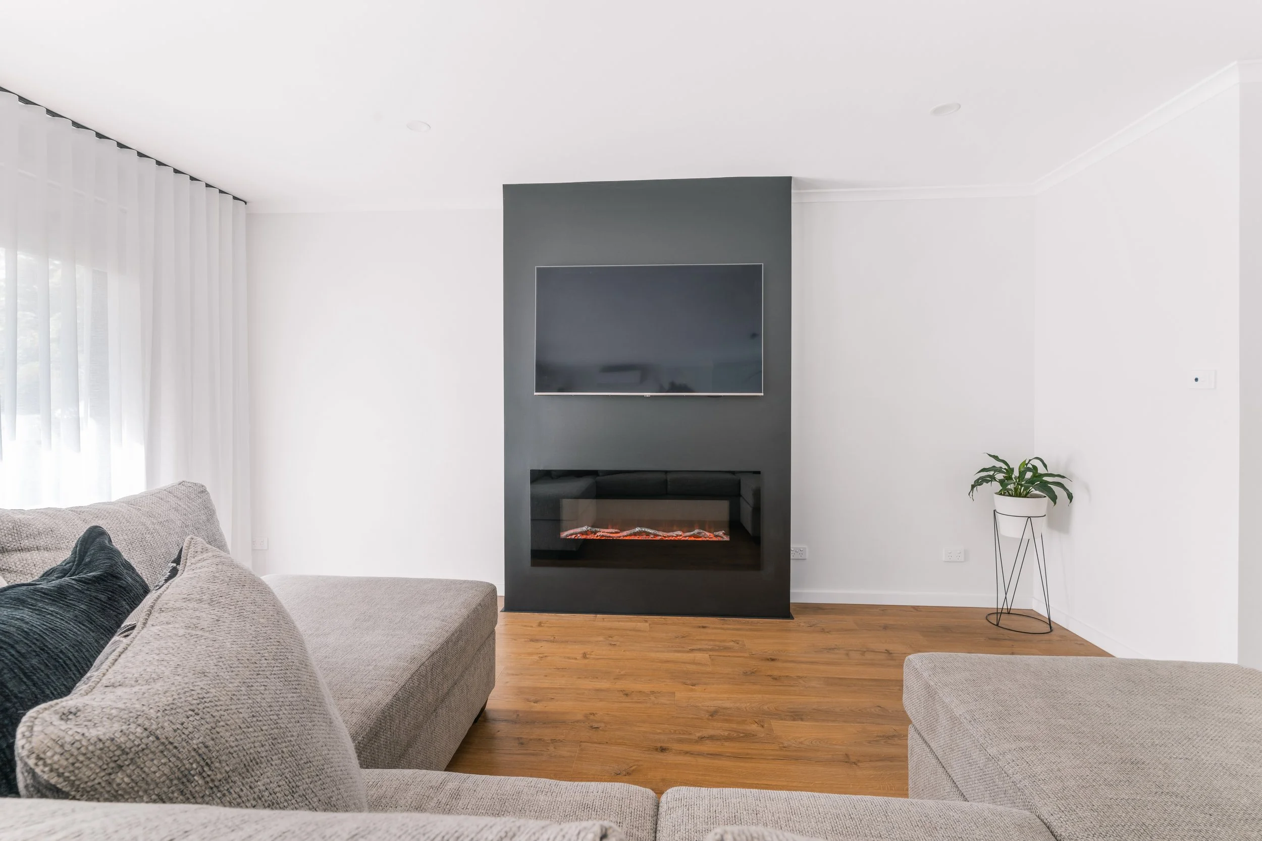 Modern living room in Yarra Valley built by Leisure Built