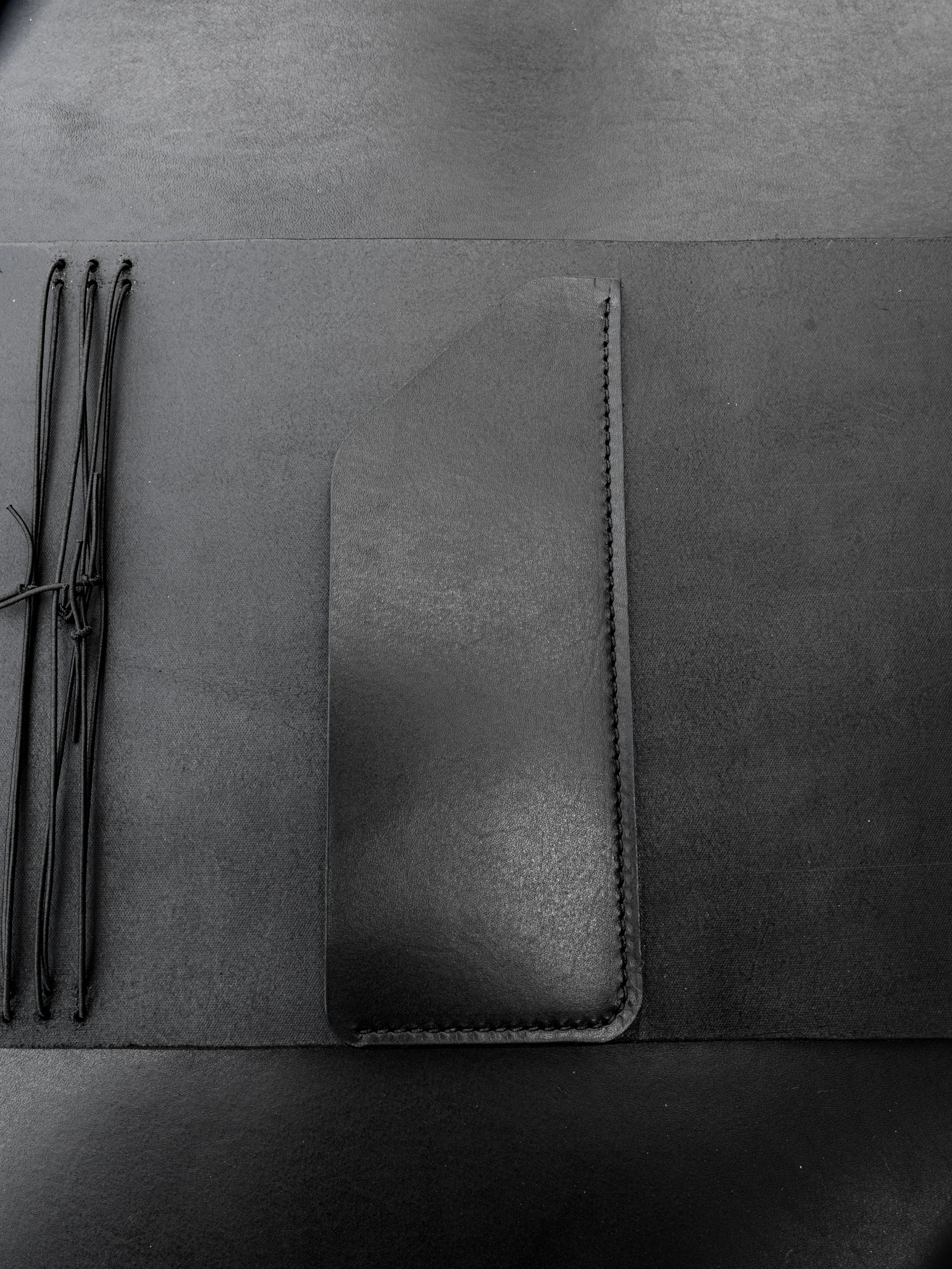 victoria-a5-trifold-black-latigo.jpg