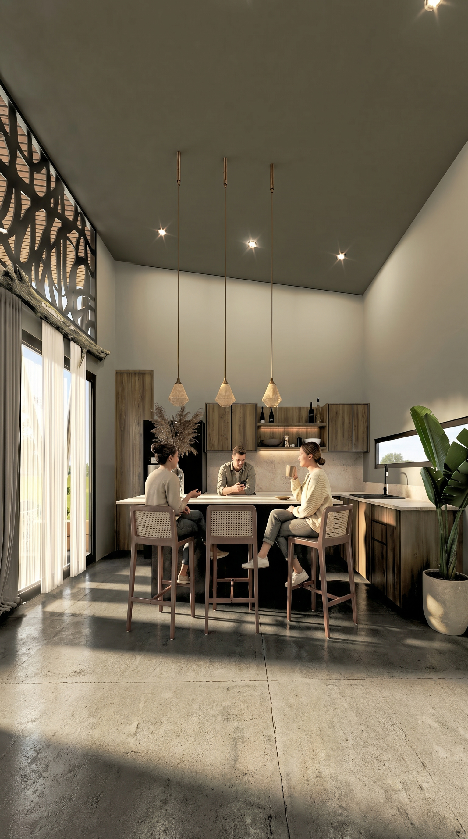 Tres personas sentadas en una barra de cocina moderna, conversando y usando un teléfono móvil. La cocina tiene gabinetes de madera, plantas verdes y ventanas grandes con cortinas blancas. Lámparas colgantes iluminan el espacio.