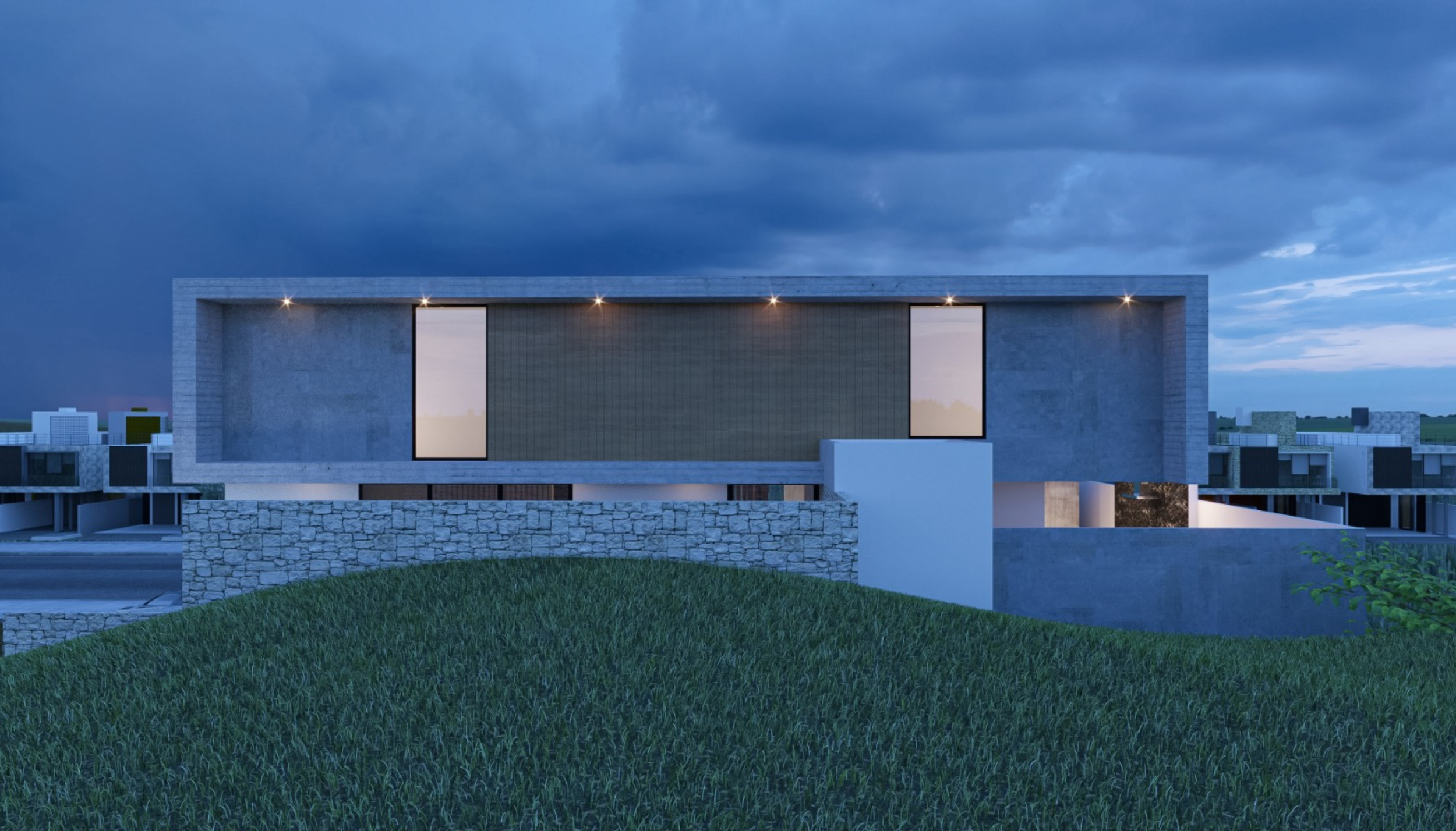 Vista de una casa moderna con paredes de concreto y grandes ventanas, en un entorno nocturno con cielo nublado y pasto verde en primer plano.