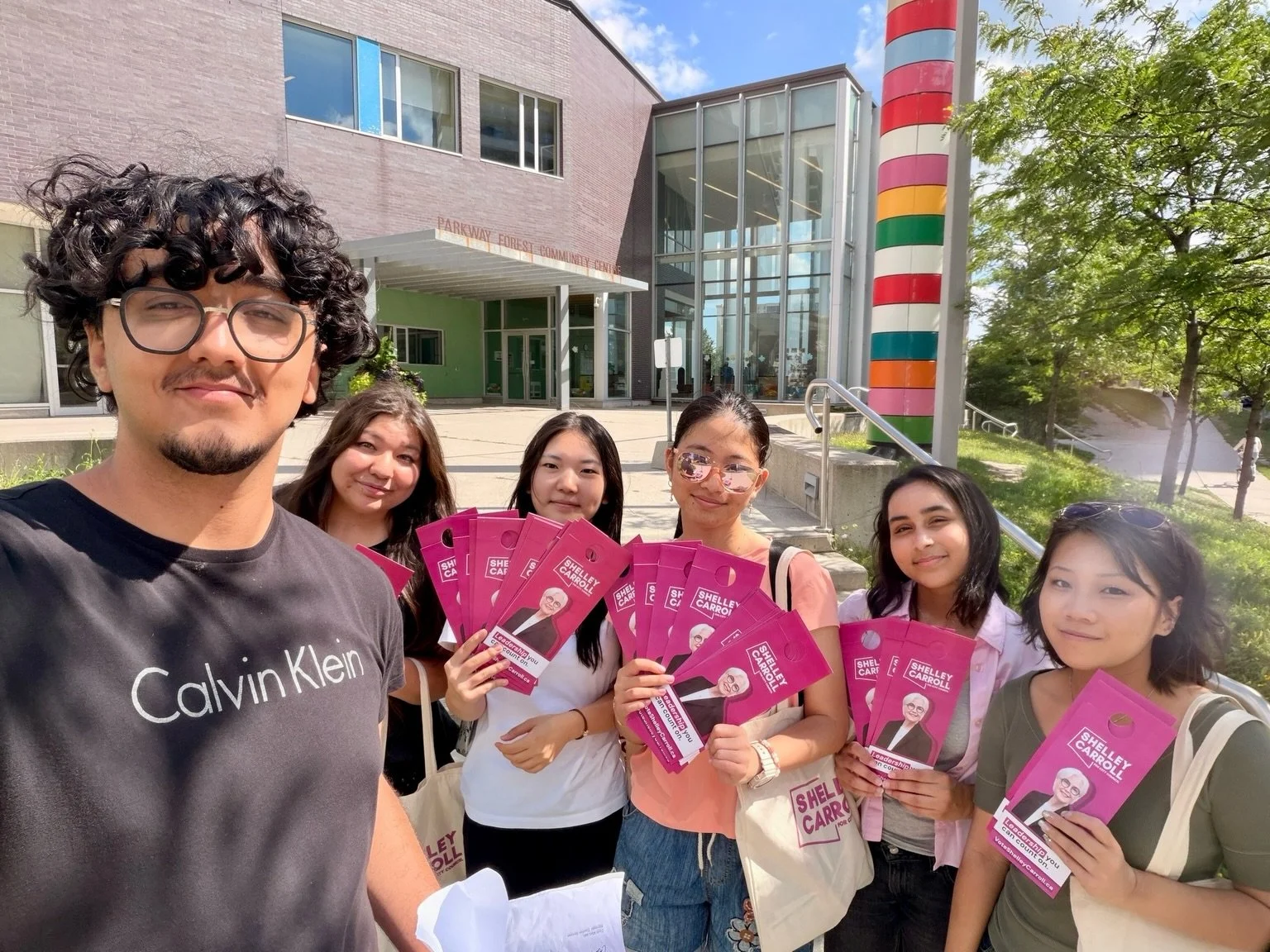 Team Shelley is community-powered! 💪Thanks to every volunteer helping us connect with neighbours and share our vision for #DonValleyNorth.

🔗Join us at voteshelleycarroll.ca/get-involved