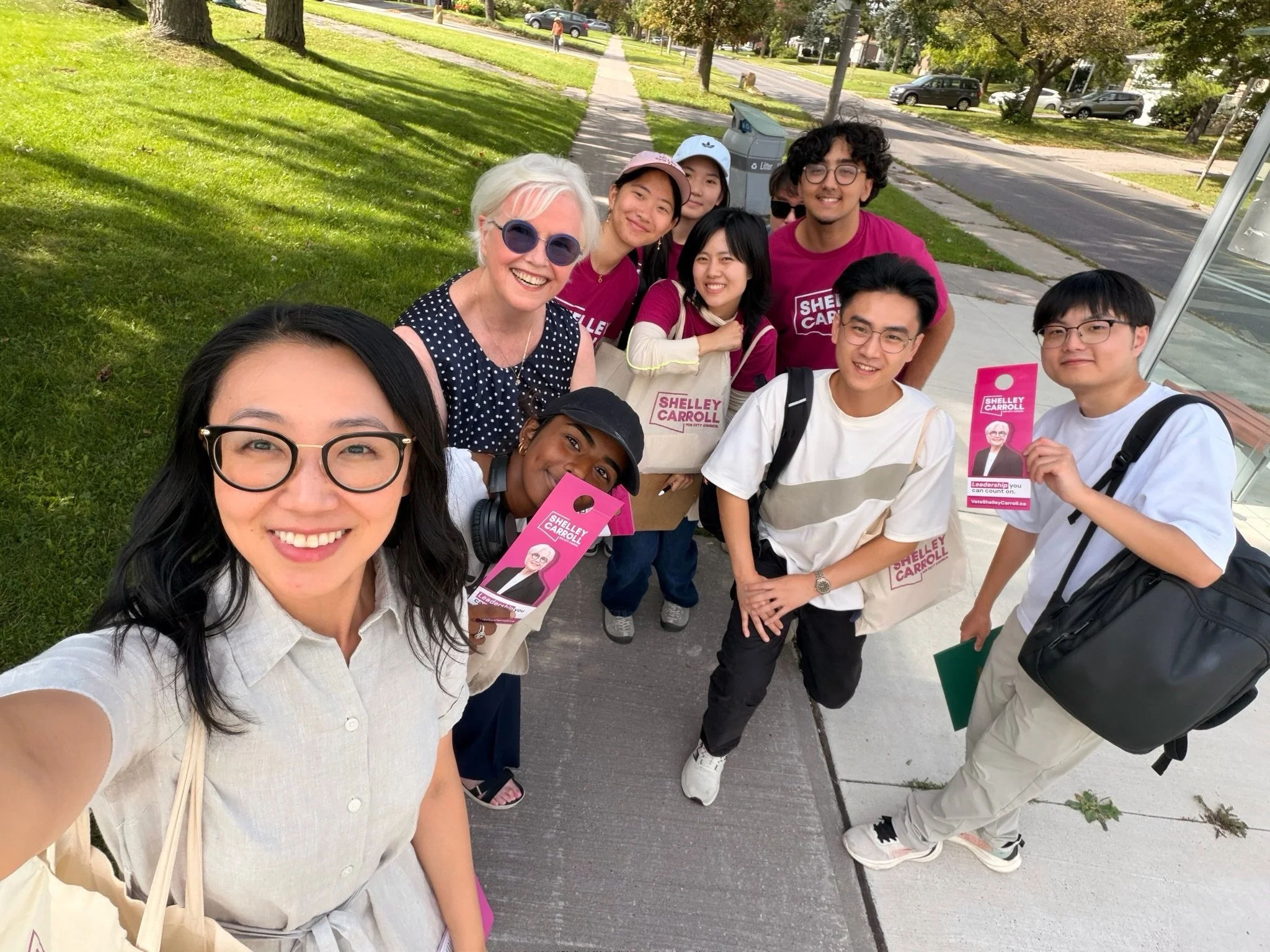 A beautiful afternoon in #DonValleyNorth calls for a team selfie! 

We&rsquo;re building momentum everyday and reaching neighbours across our community to help spread the word! 

👉 Come to our rally tomorrow and join the team at voteshelleycarroll.c