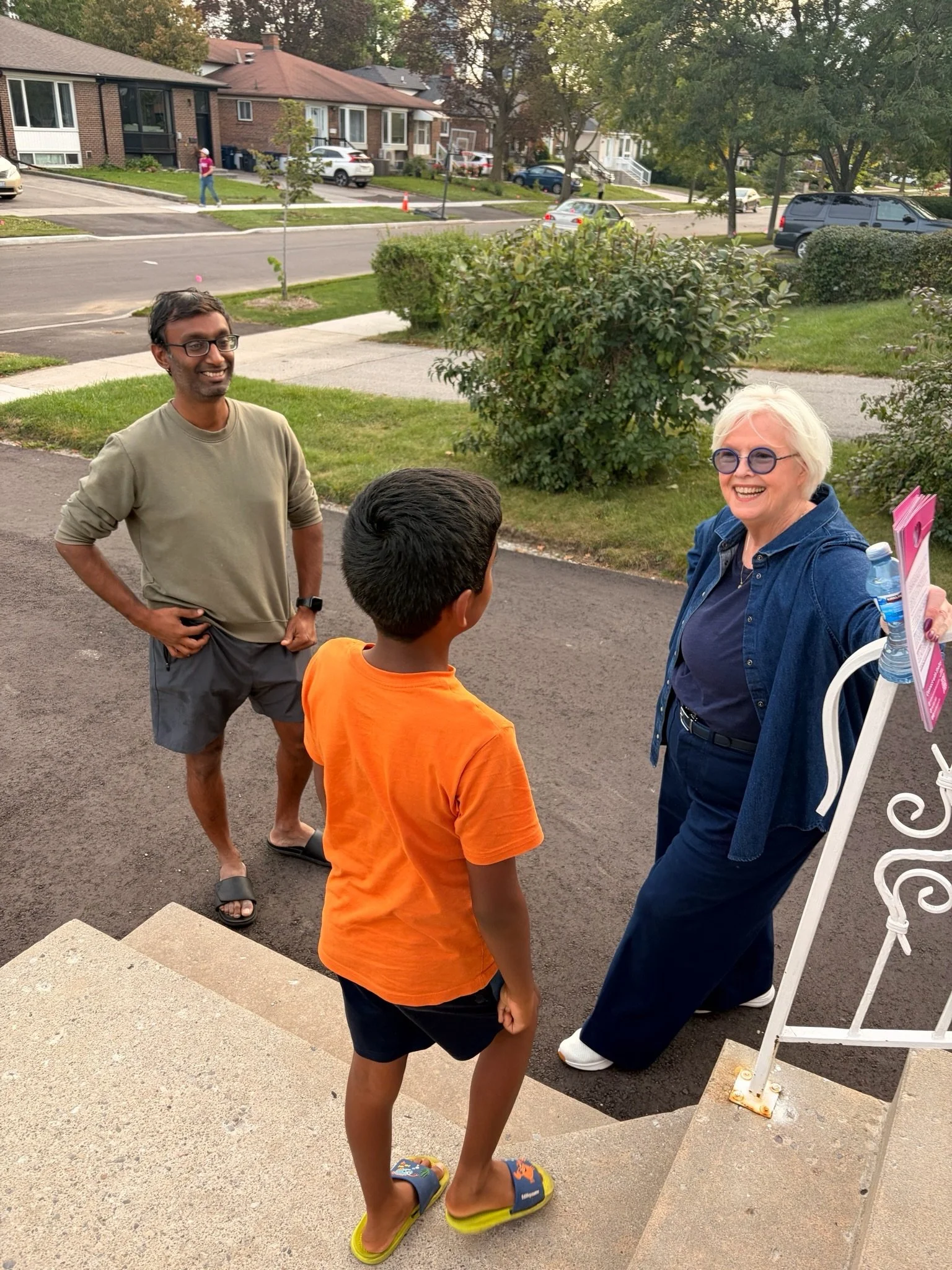 A great day door knocking made even better by a pink sky over #DonValleyNorth.

I heard from neighbours about the things that affect everyday life like safe roads and sidewalks, reliable services, and making sure our growing community has the infrast