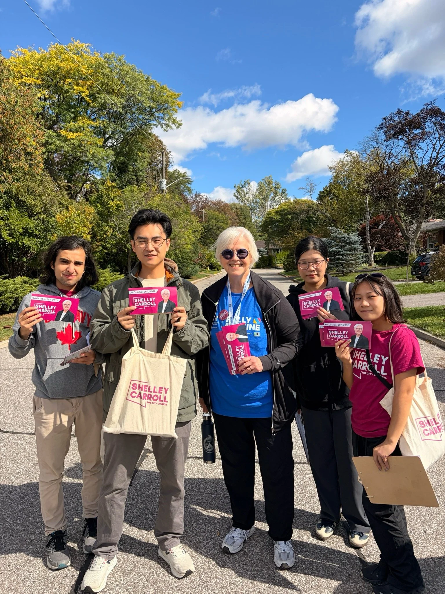 Hitting the doors in Bridlebrook Park with my team today, hearing directly about the importance of continuing our work on tackling safety and sensible community building.

October also marks the start of some of the best Halloween decor #DonValleyNor