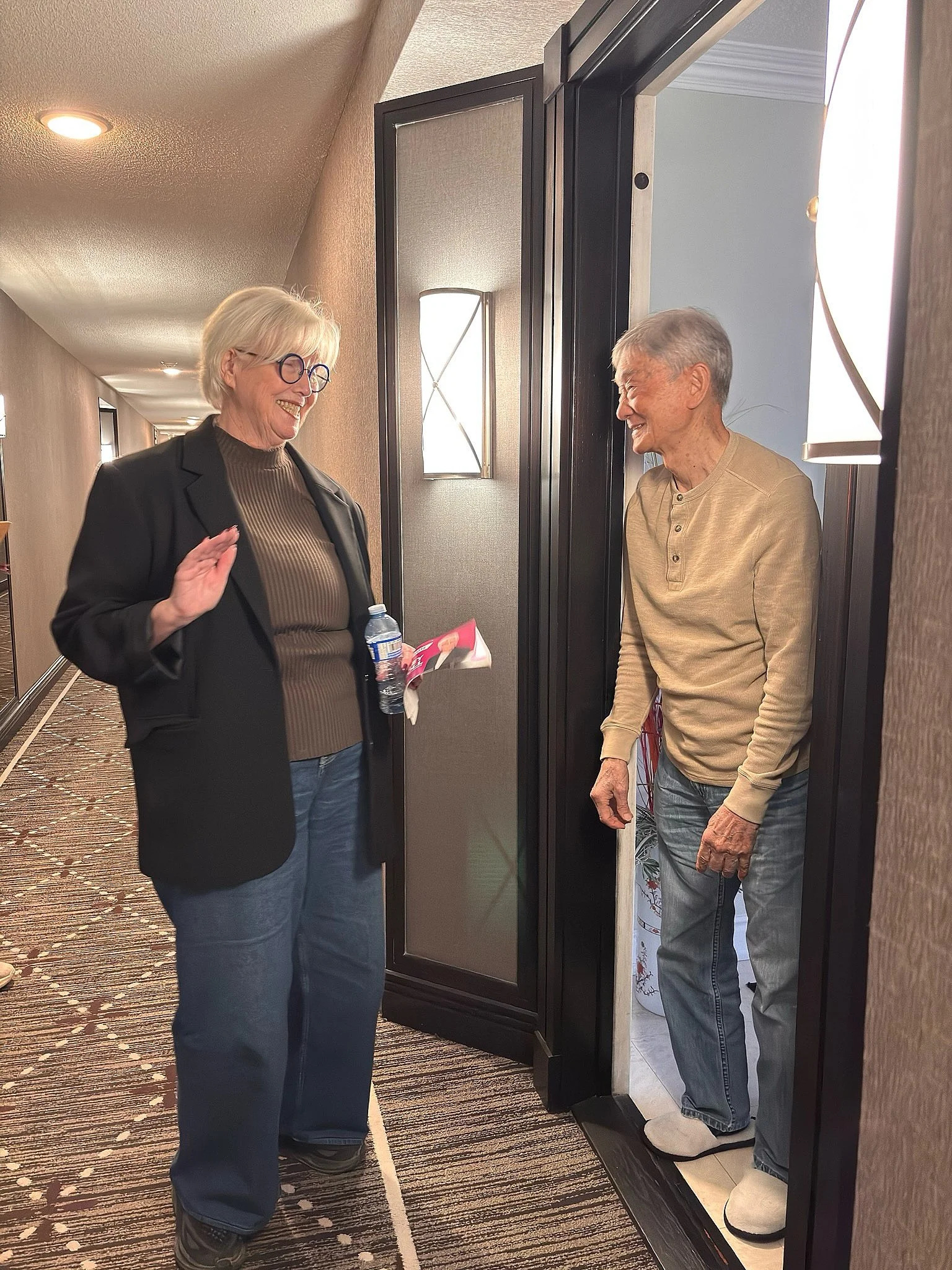 Great to be back on the canvas trail in Bayview Village! 🚪🍁 So many warm welcomes from residents we connected with earlier this summer.

Together, we&rsquo;re keeping the momentum going for a stronger, more affordable, and safer #DonValleyNorth