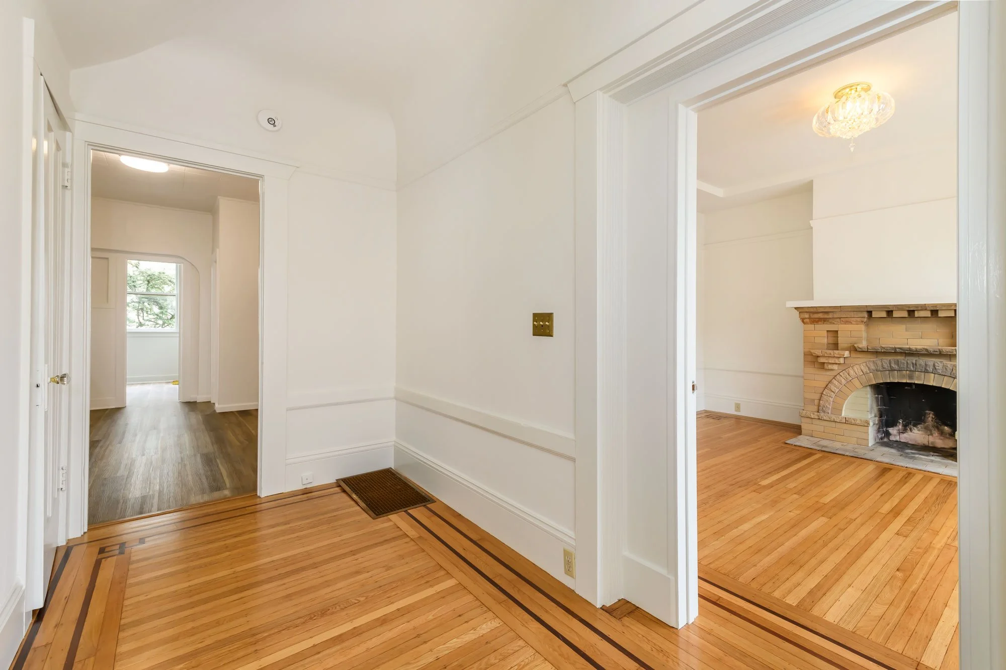 foyer-1.jpg